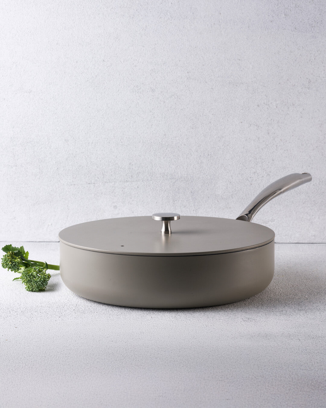 Sautépanna med lock i återvunnet aluminium