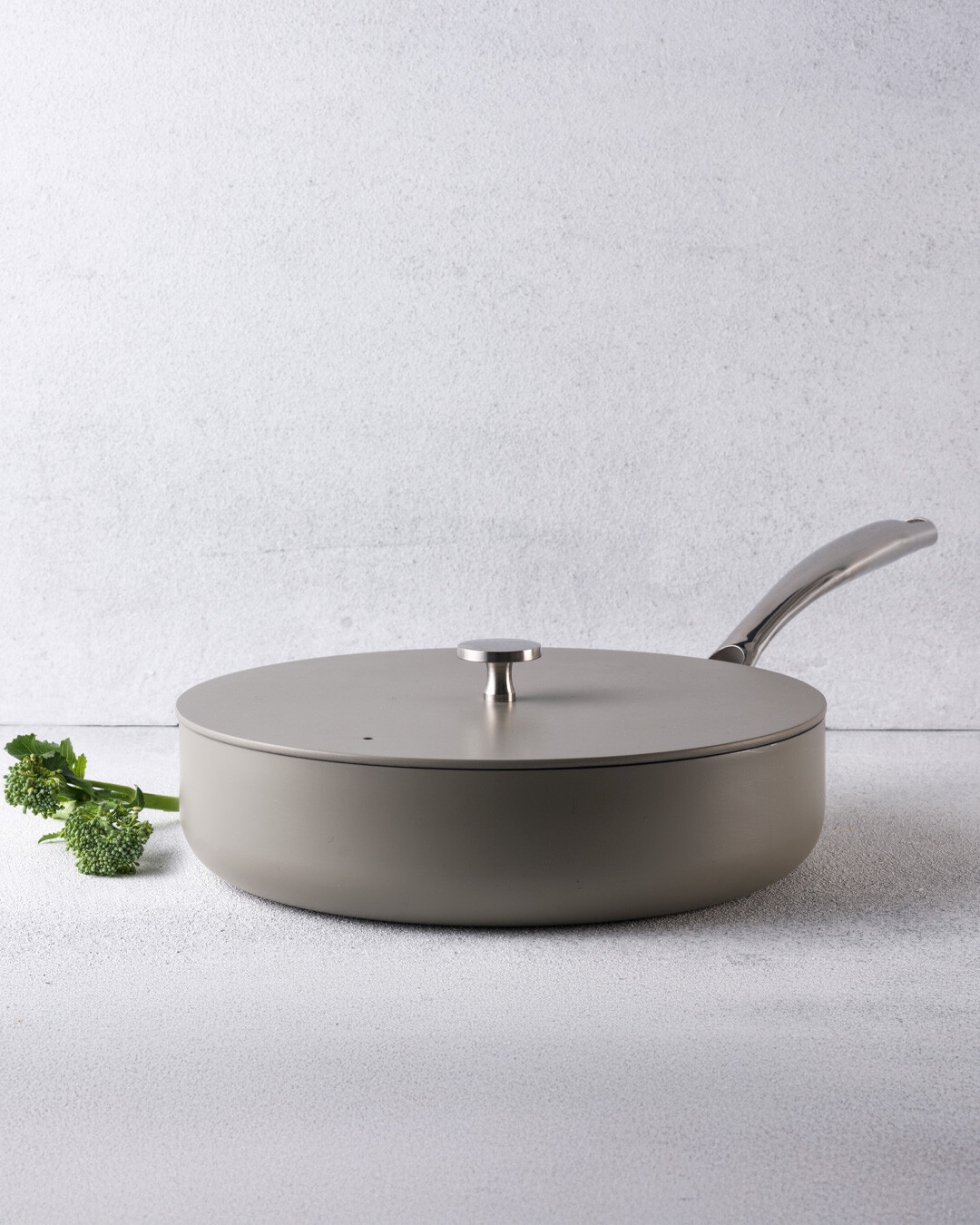 Sautépanna med lock i återvunnet aluminium