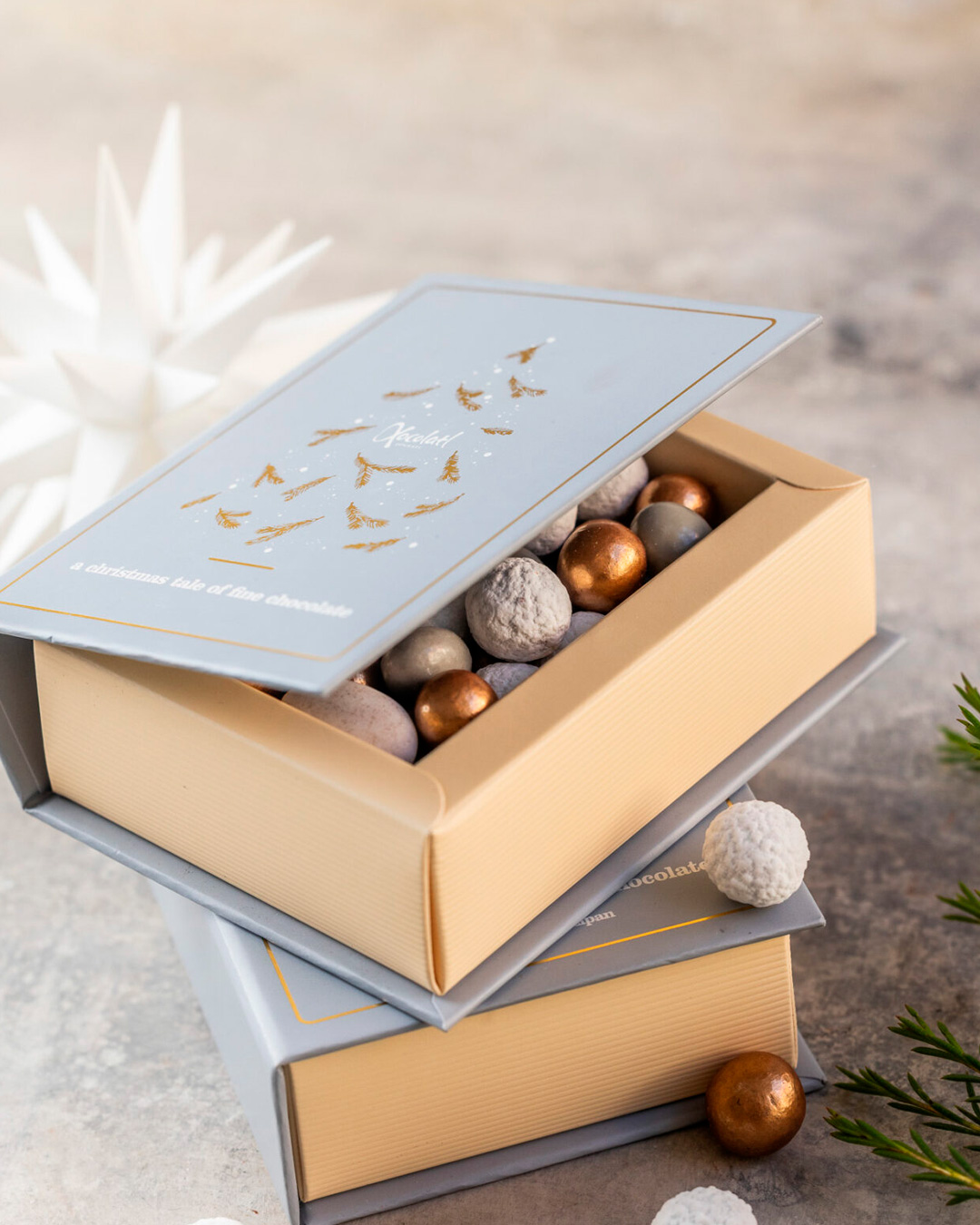 Julebog med chokolade og dragéer - 100 g