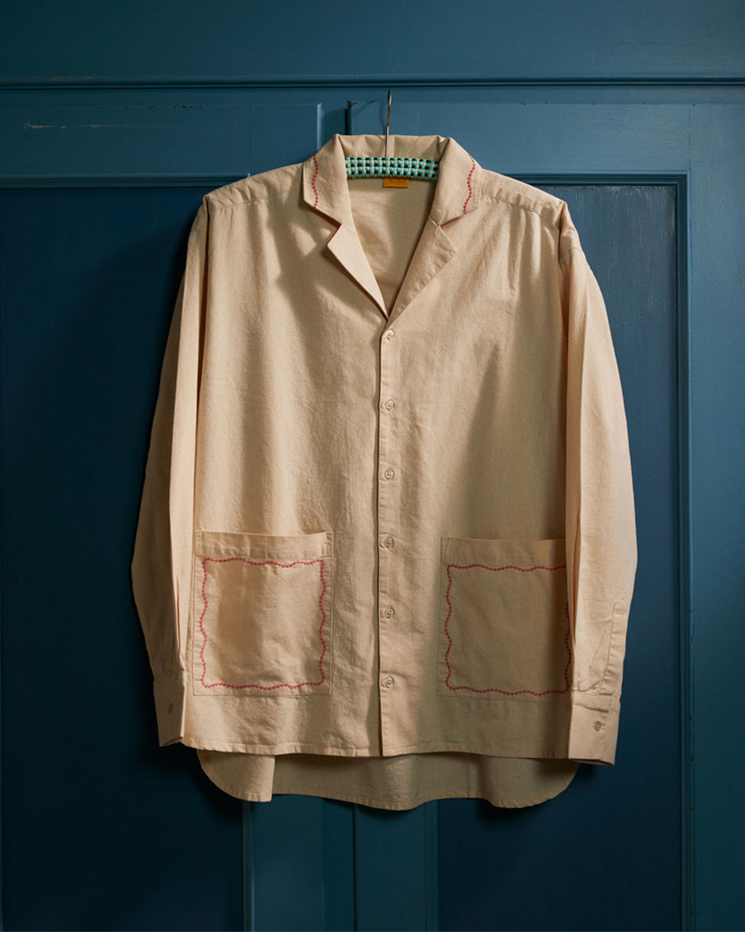 Mjuk och färgglad unisex pyjamasskjorta
