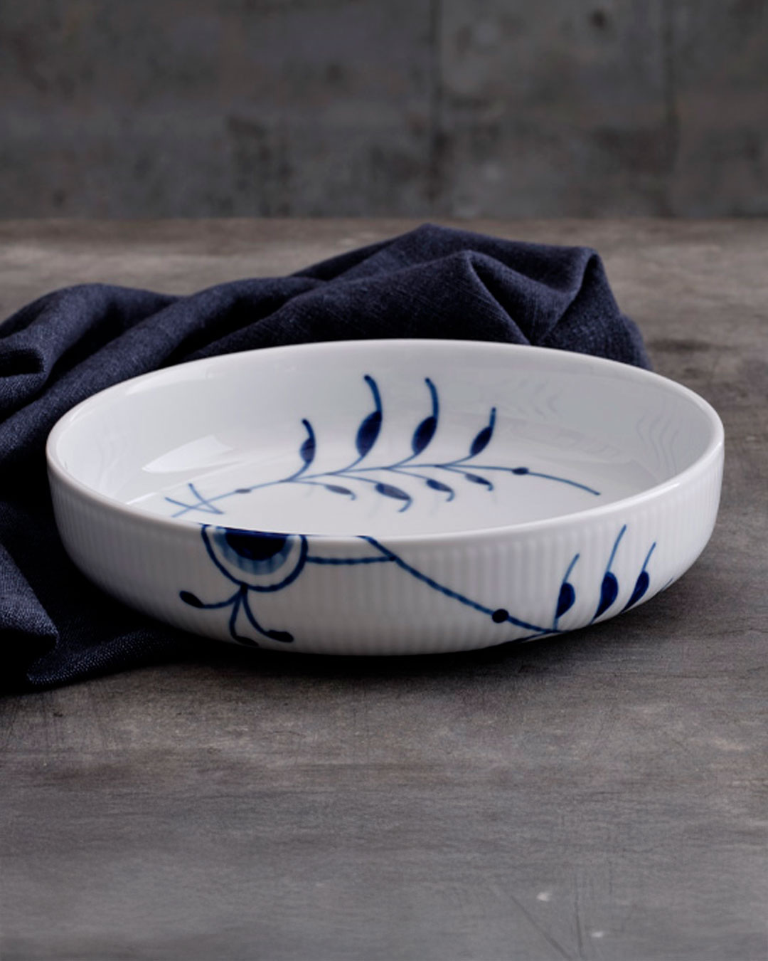 Ovnfast fad i ikonisk porcelænsdesign