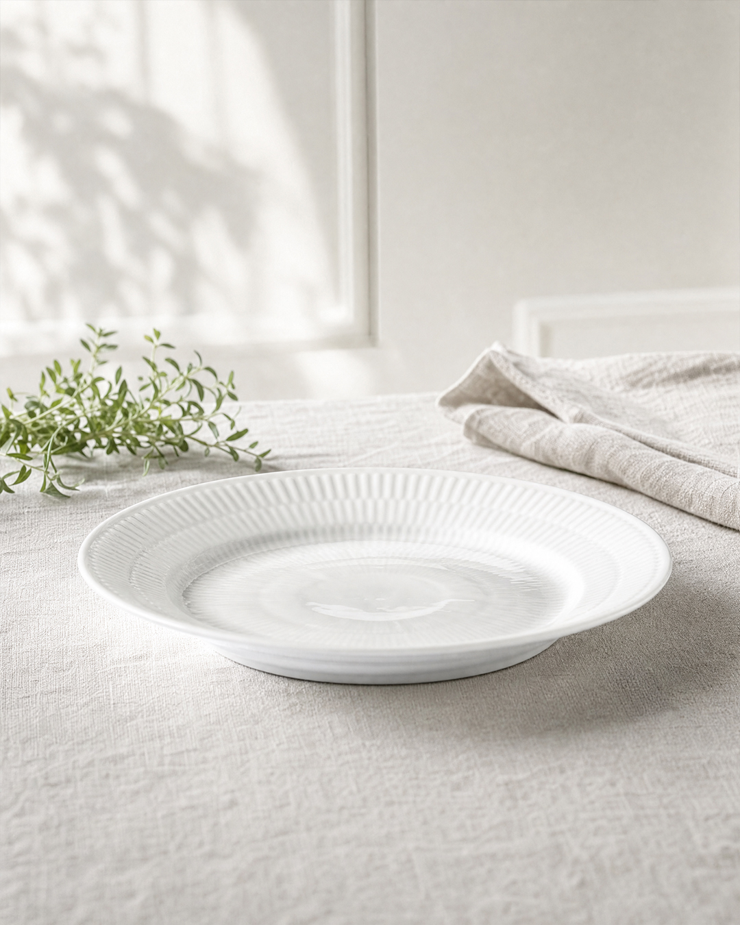 Elegant Hvid Riflet tallerken - 27 cm