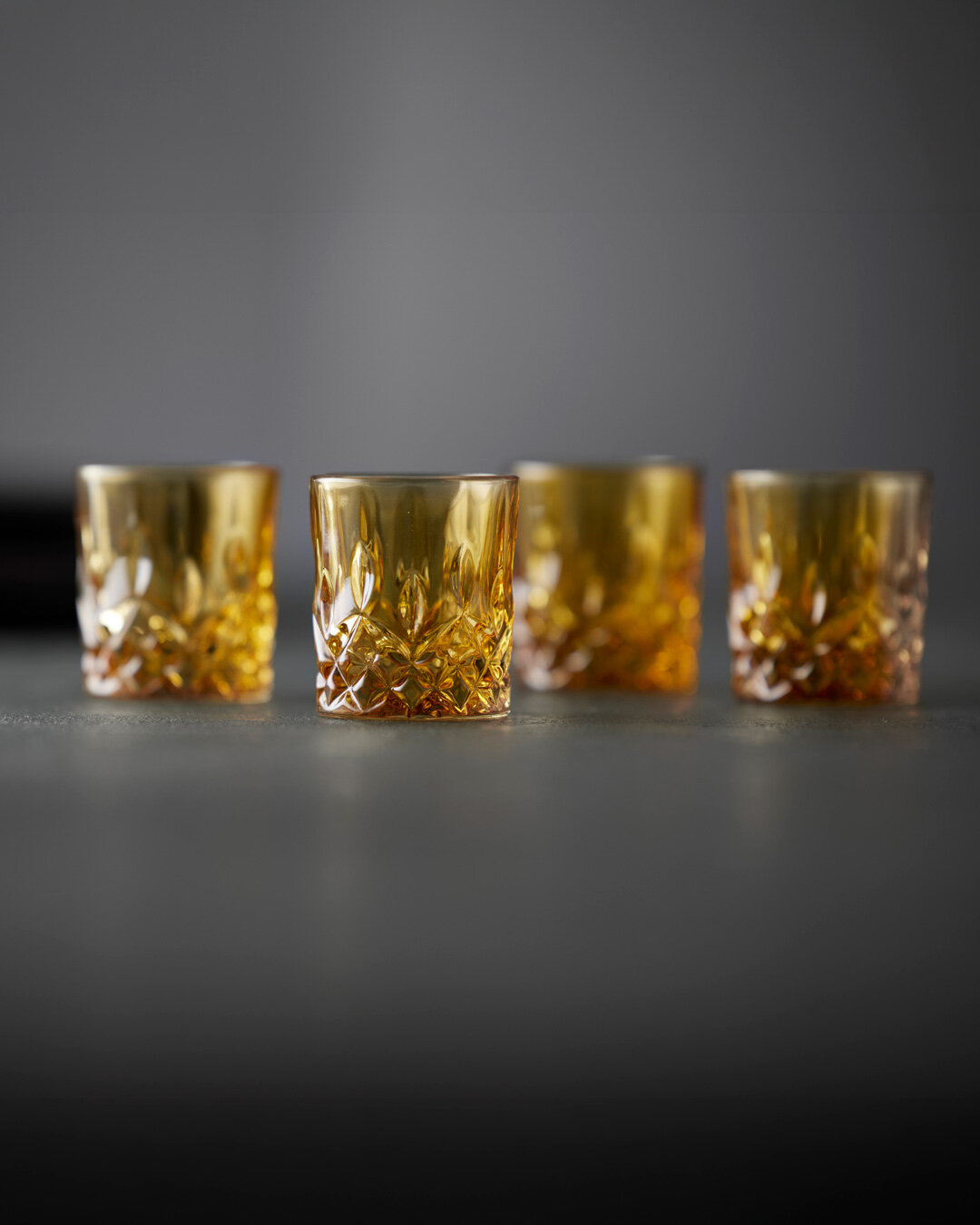 Farverige shotglas med facetslebet design