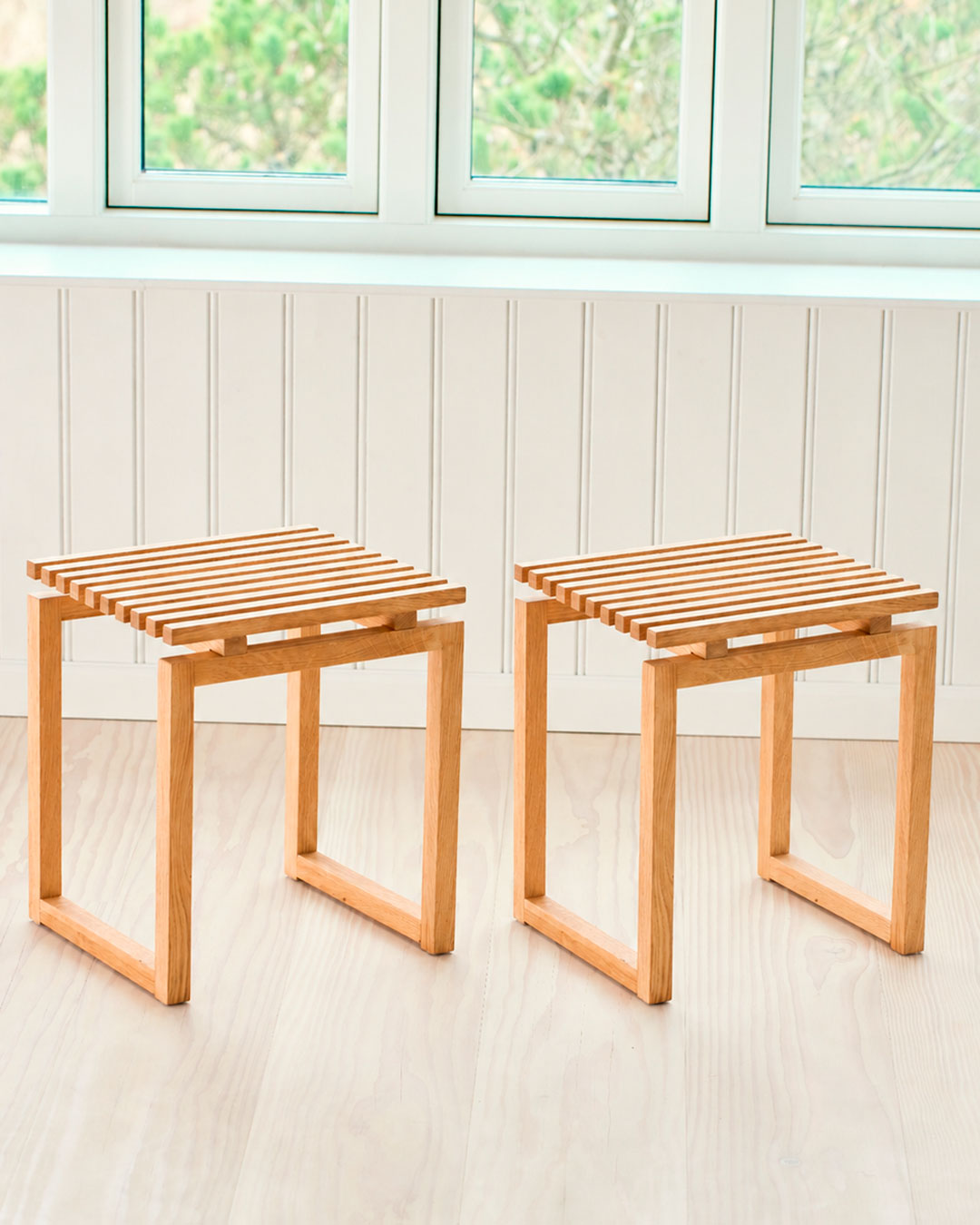 Fleksibel skammel i naturligt design - 2 stk