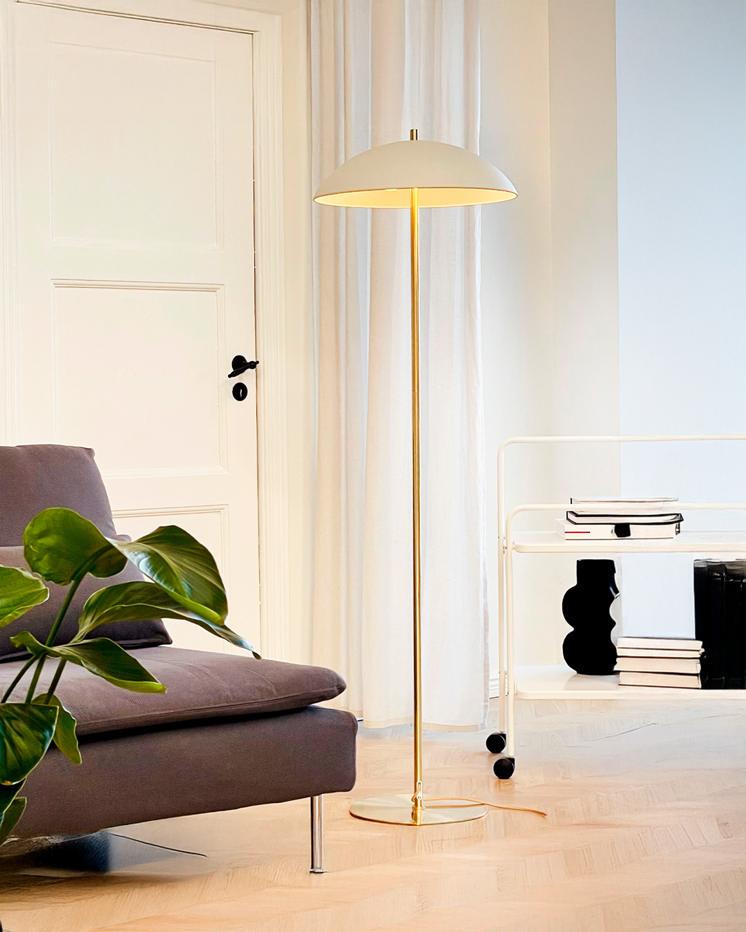 Stilren Globus gulvlampe