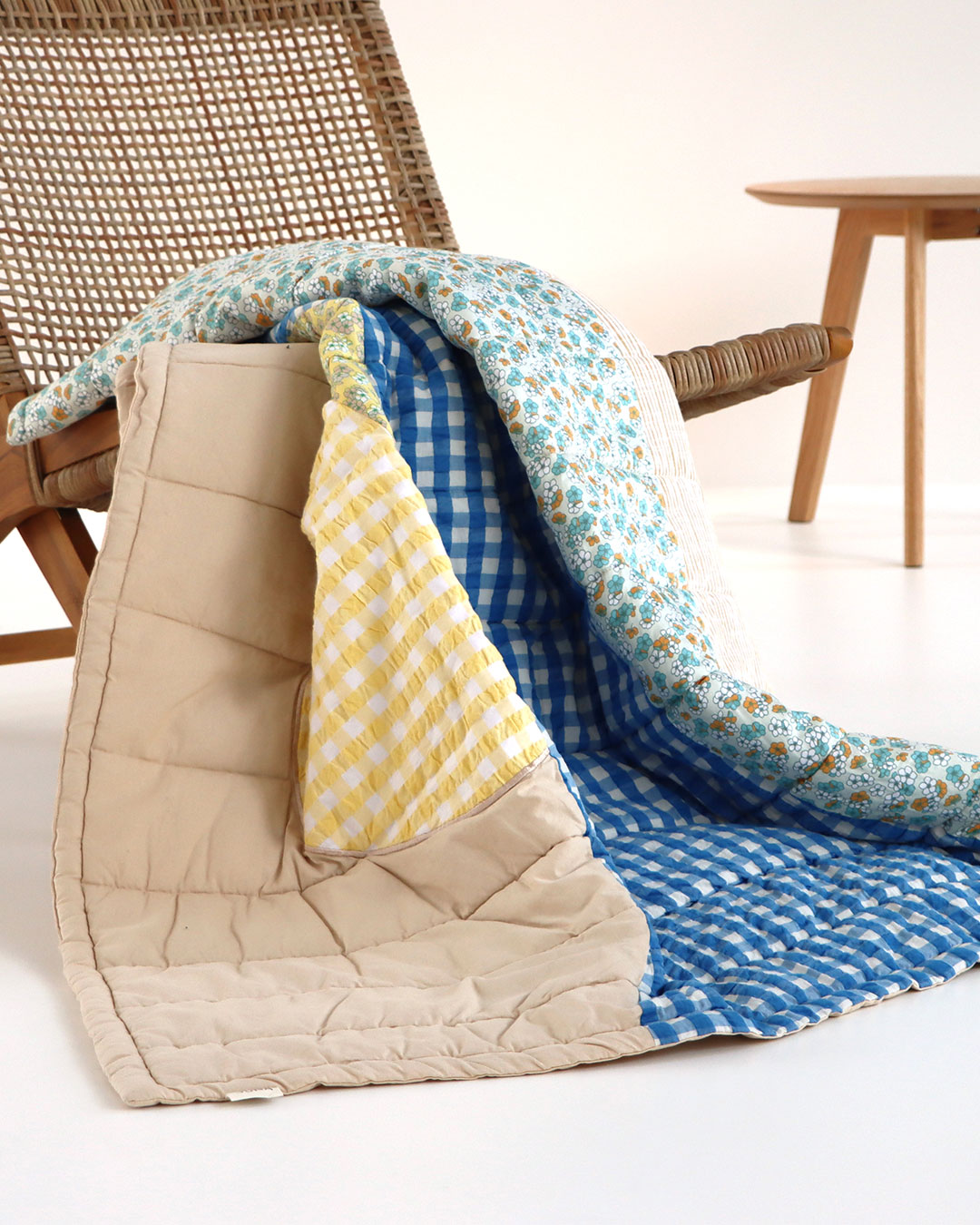 Farverig unika quilt i genanvendt bomuld