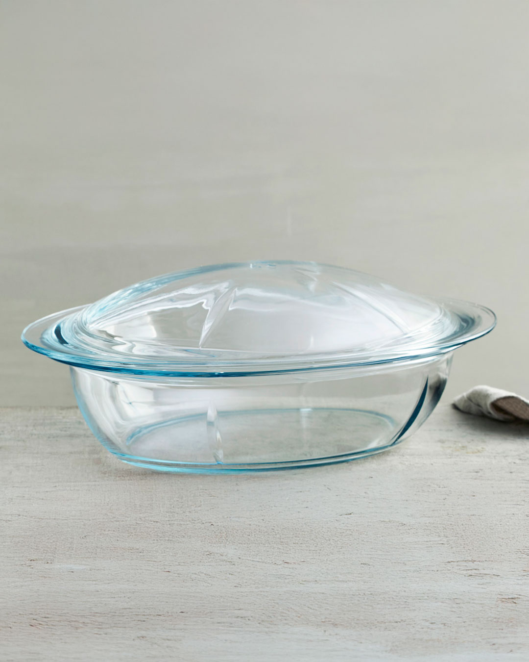 Multifunktionel cocotte i klart design
