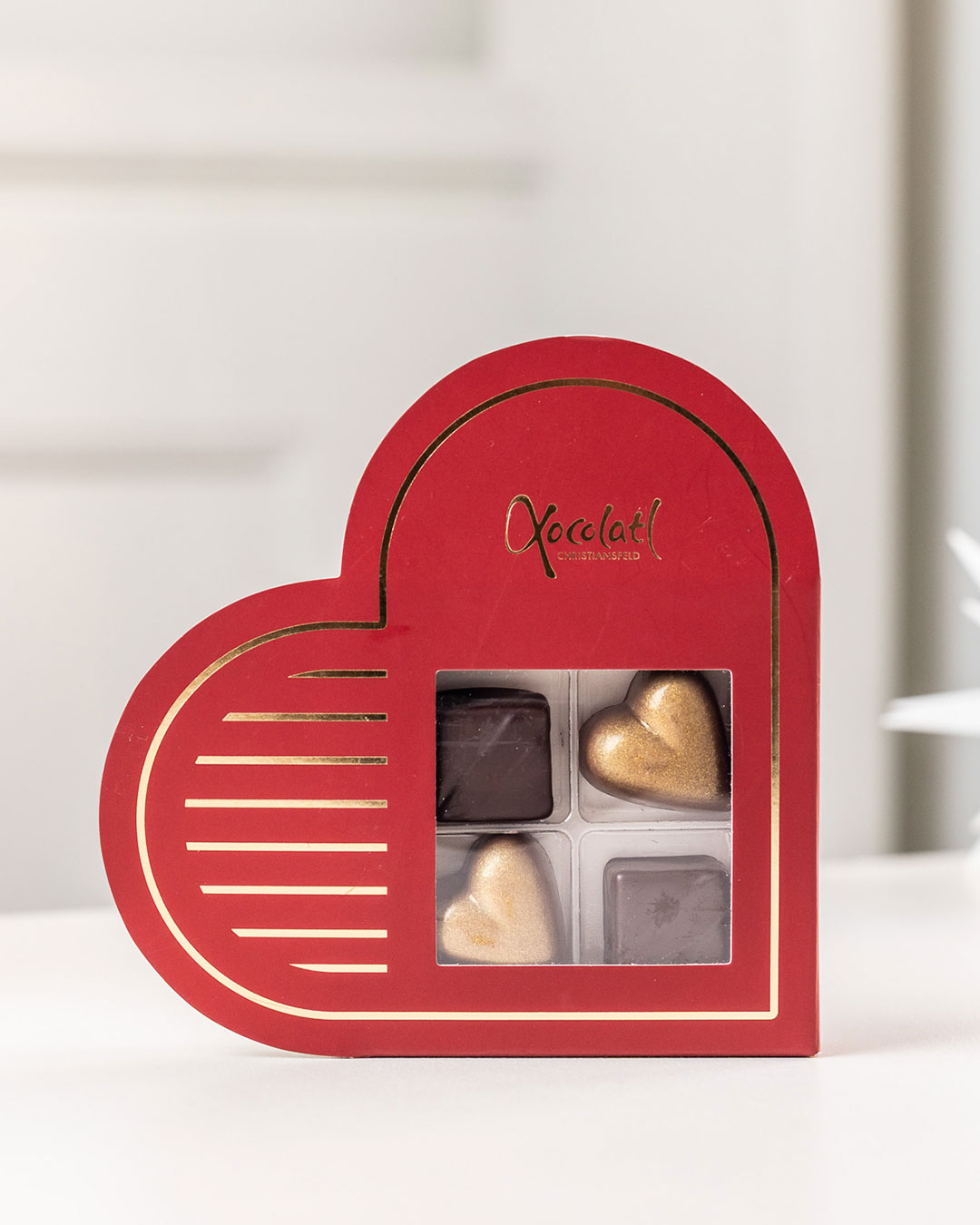 Elegant chokoladehjerte med fyldte chokolader - 38 g