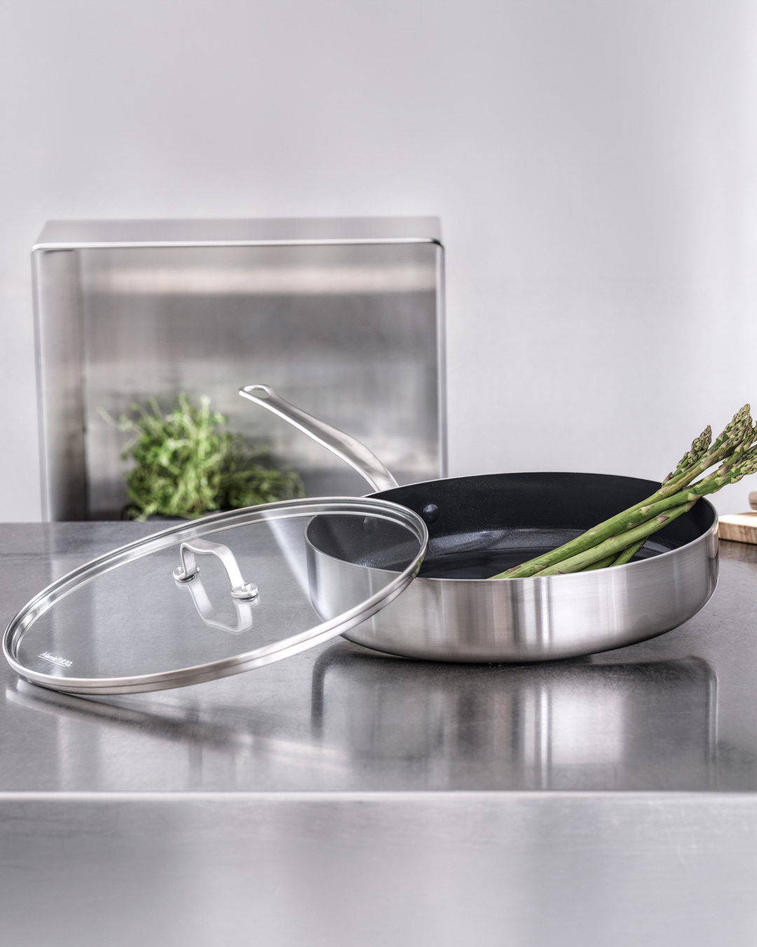 Professionel sauterpande med låg - 28 cm