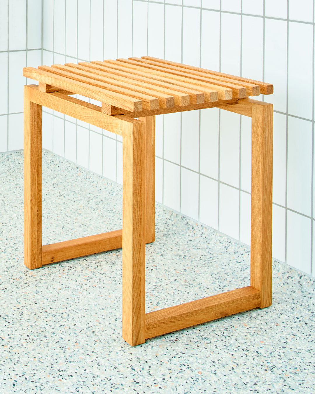 Fleksibel skammel i naturligt design