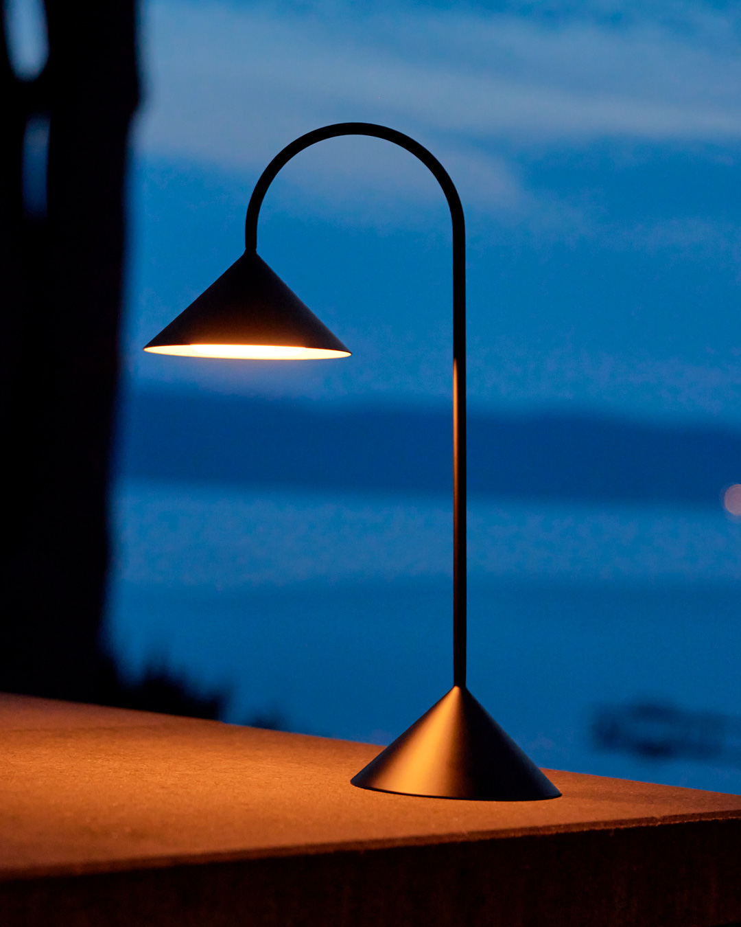 Prisvindende bordlampe i moderne design