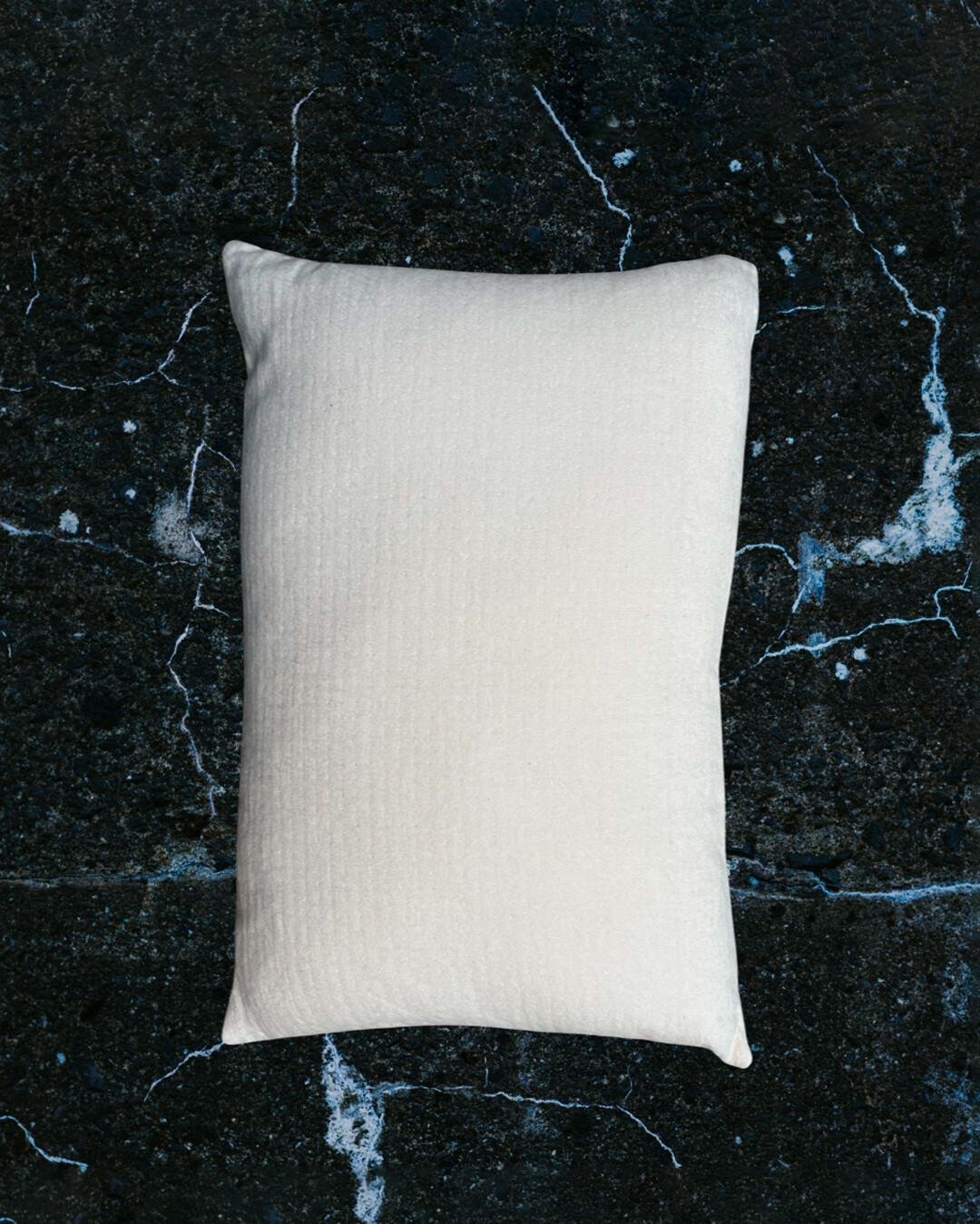 Elegant pyntepude fra Cotton Lover - 40x60 cm