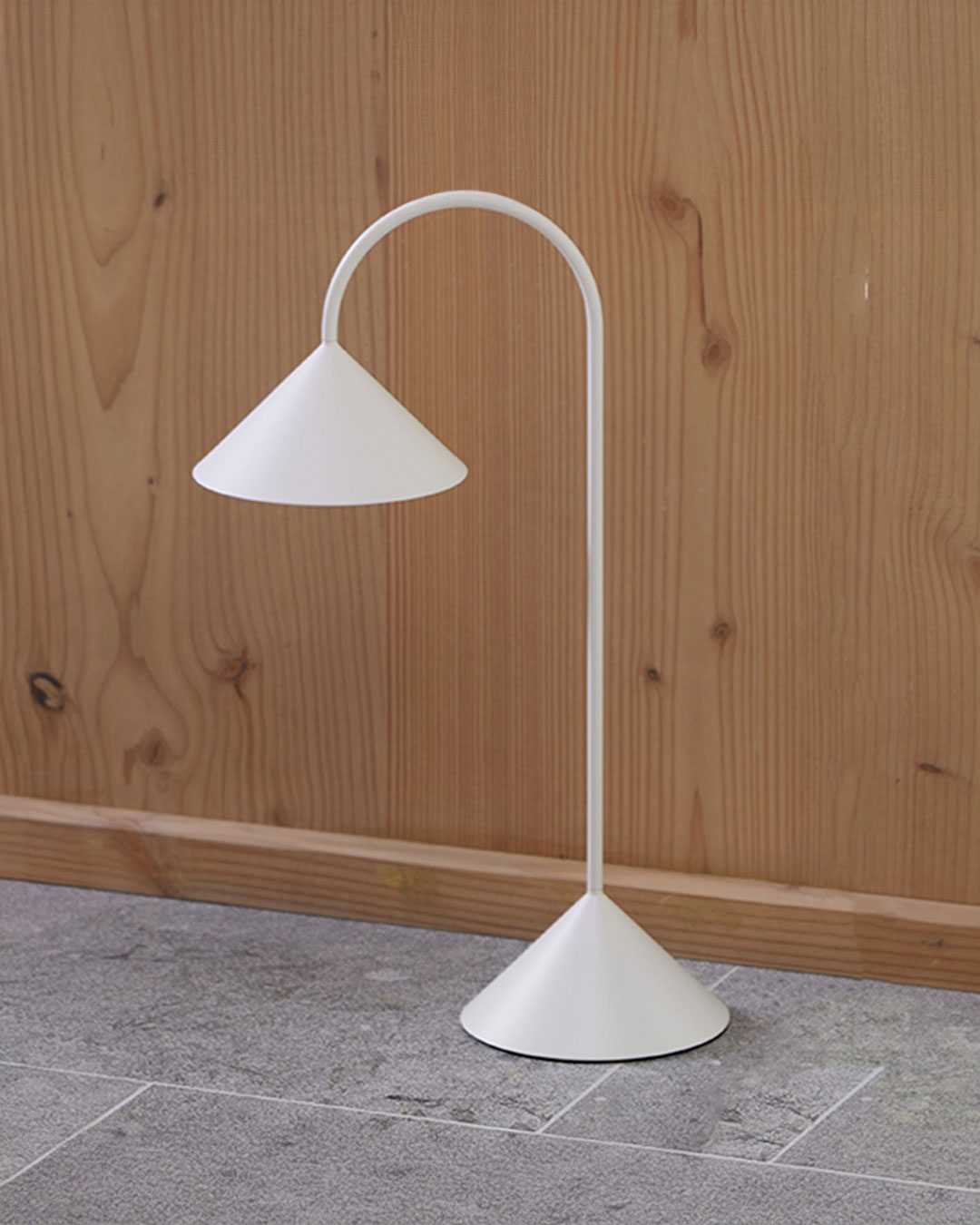 Prisvindende Grasp-bordlampe i moderne design