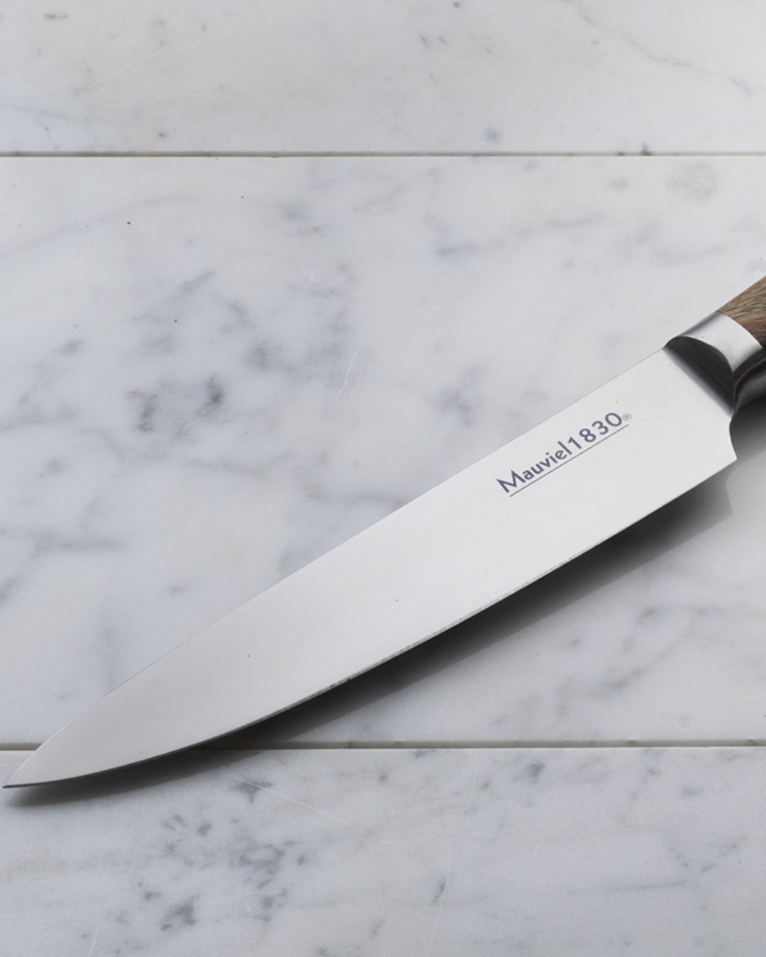 Skarp kødkniv med trægreb