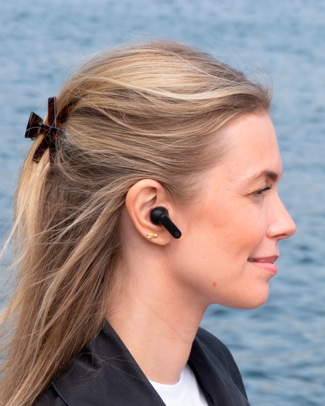 Trådløse earbuds med ANC og lang batteritid