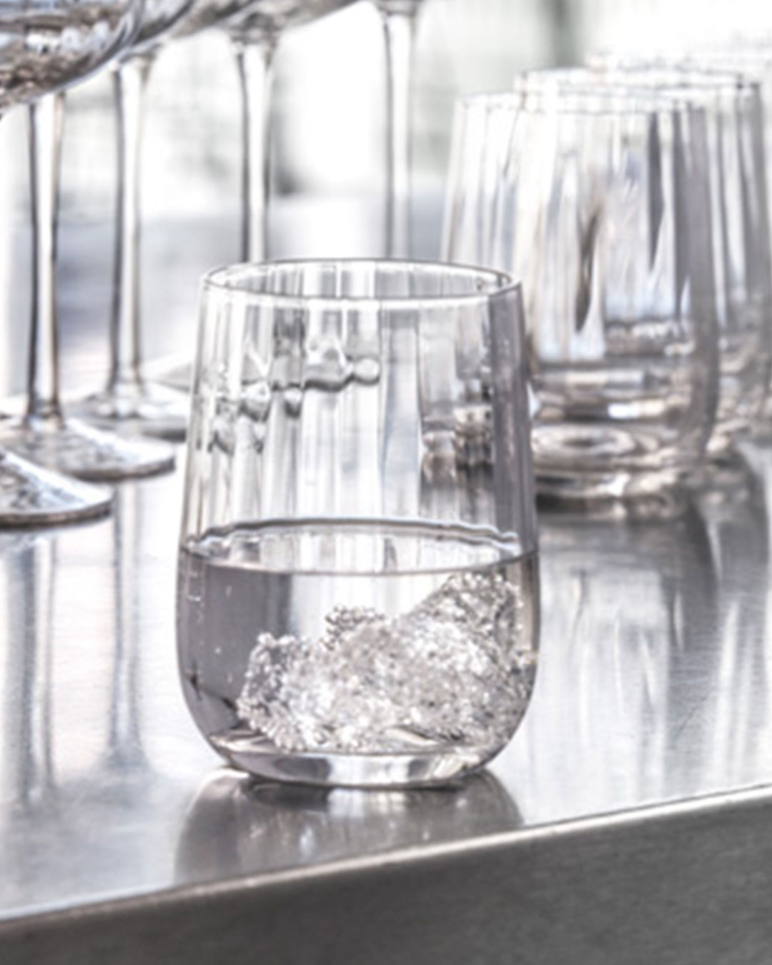 Stor glasserie med håndslebet design - 18 dele