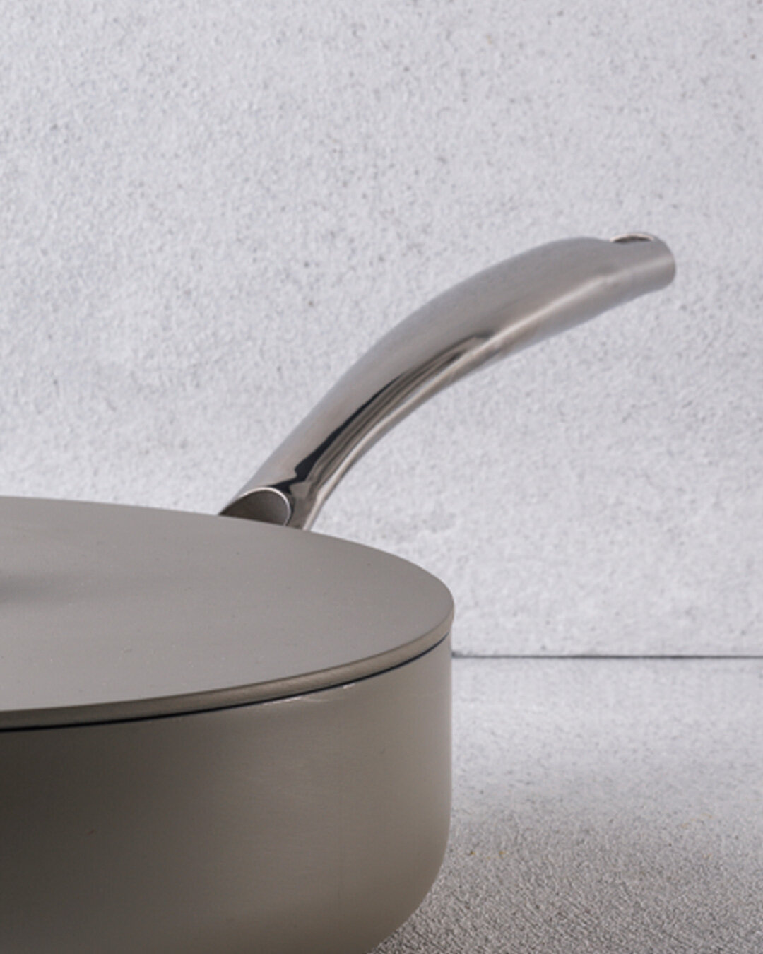 Sautépanna med lock i återvunnet aluminium