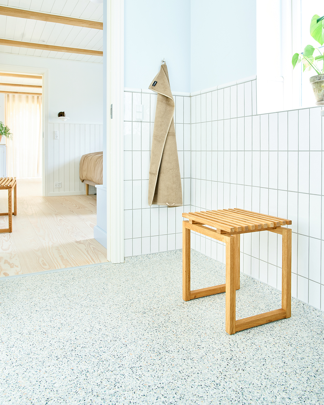 Fleksibel skammel i naturligt design