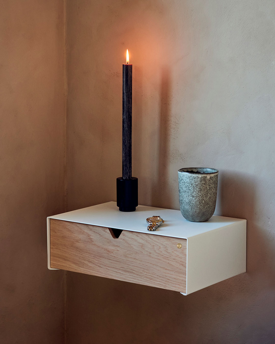 Elegant Keep Shelf med integreret skuffe