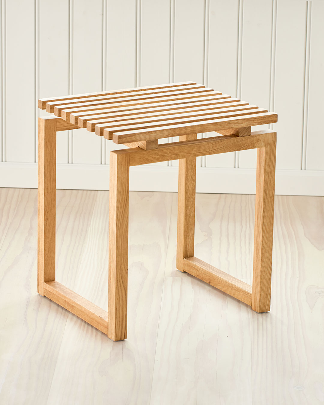 Fleksibel skammel i naturligt design