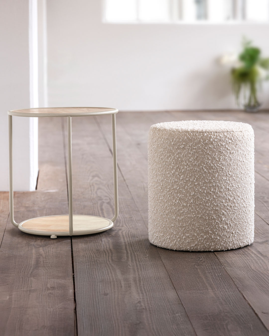 Multifunktionelt sidebord med skjult puf