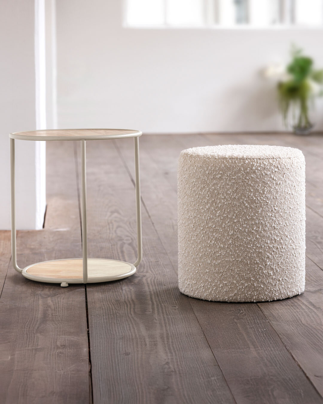 Multifunktionelt sidebord med skjult puf