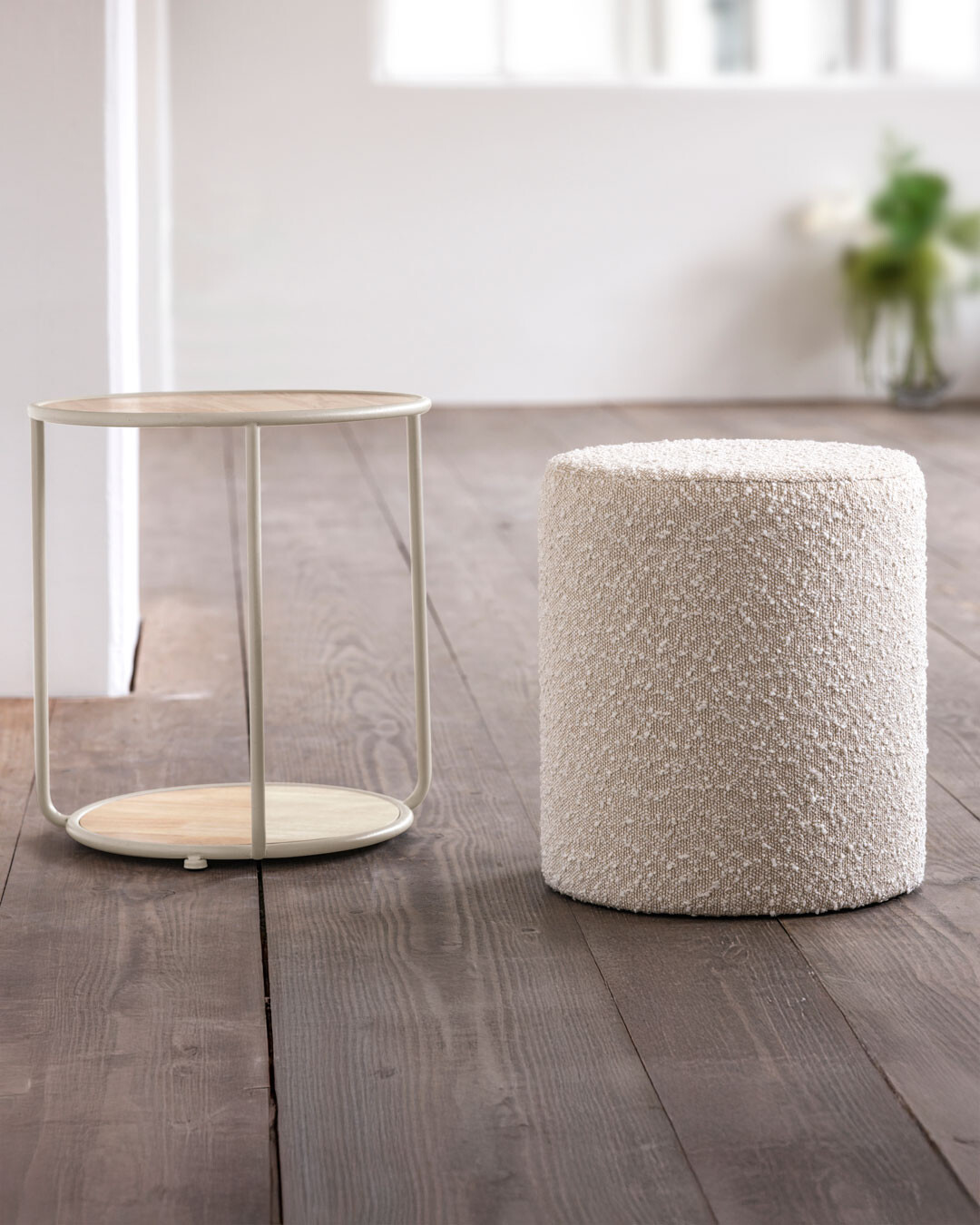 Multifunktionelt sidebord med skjult puf