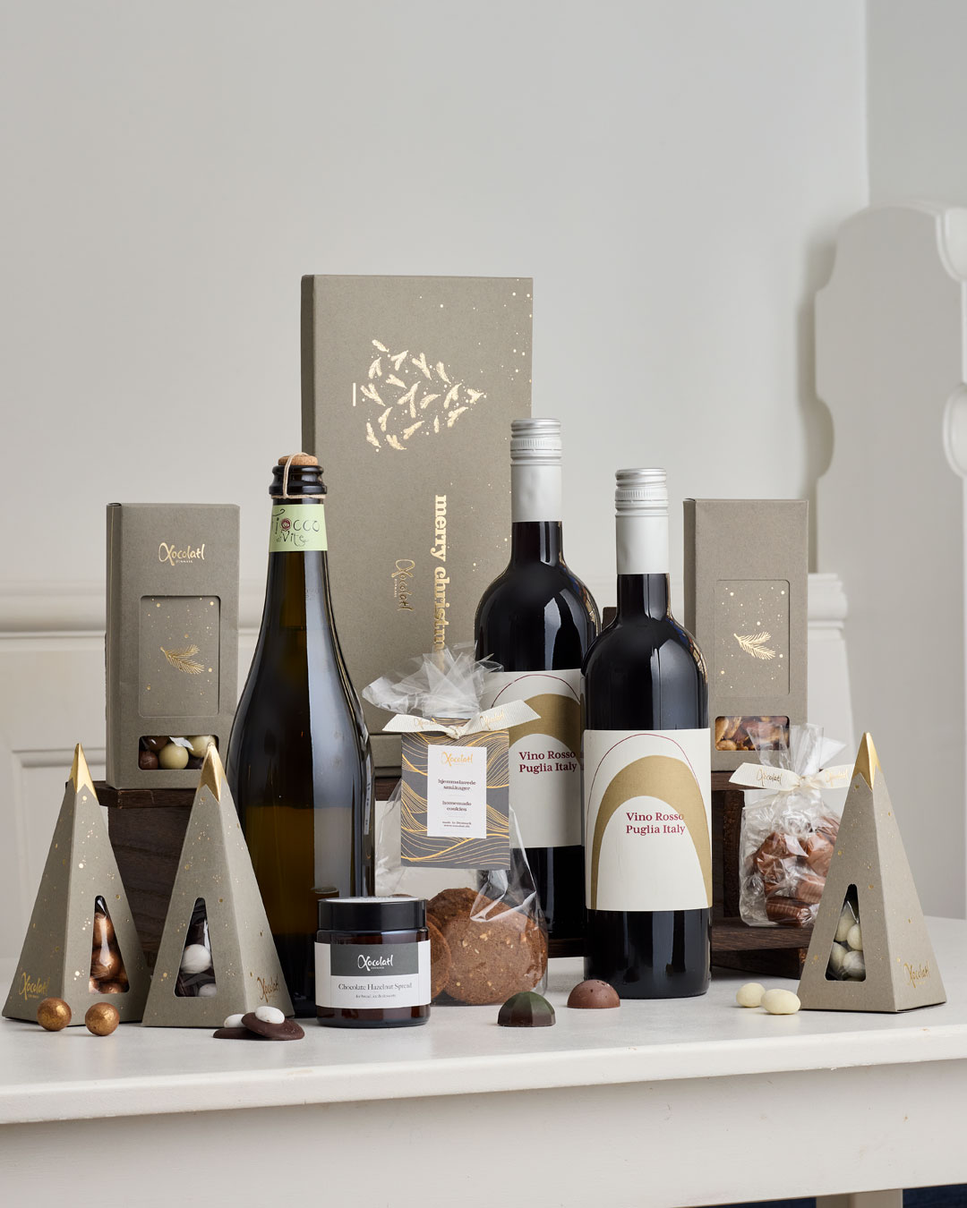 Eksklusiv gaveæske med vin, bobler og delikatesser
