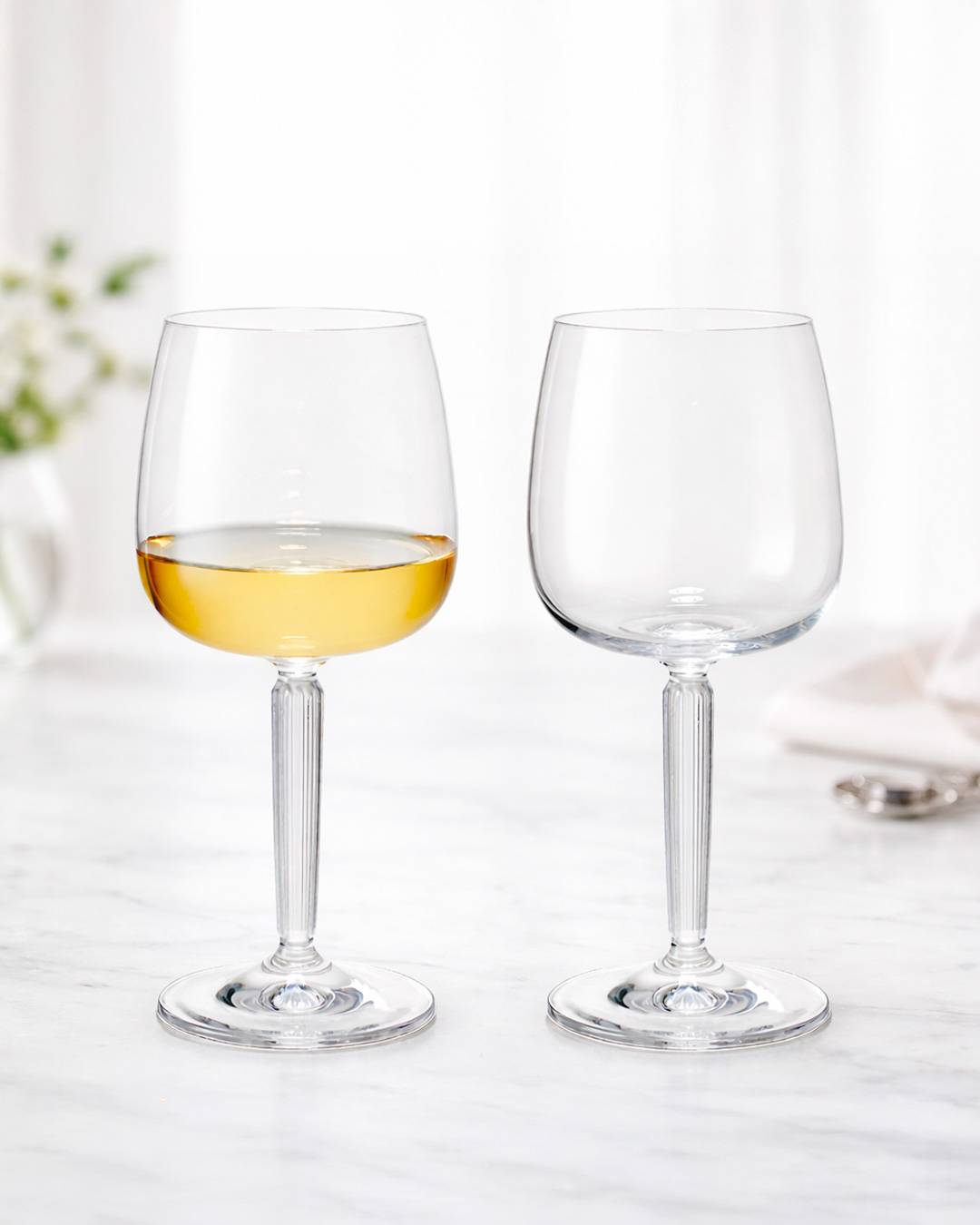 Elegante hvidvinsglas i moderne form - 2 stk