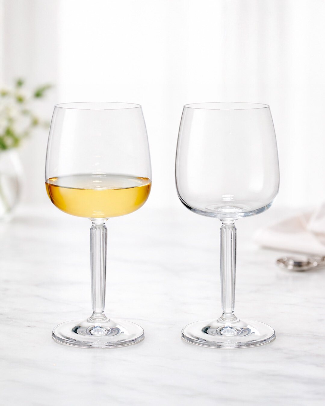 Elegante hvidvinsglas i moderne form - 2 stk