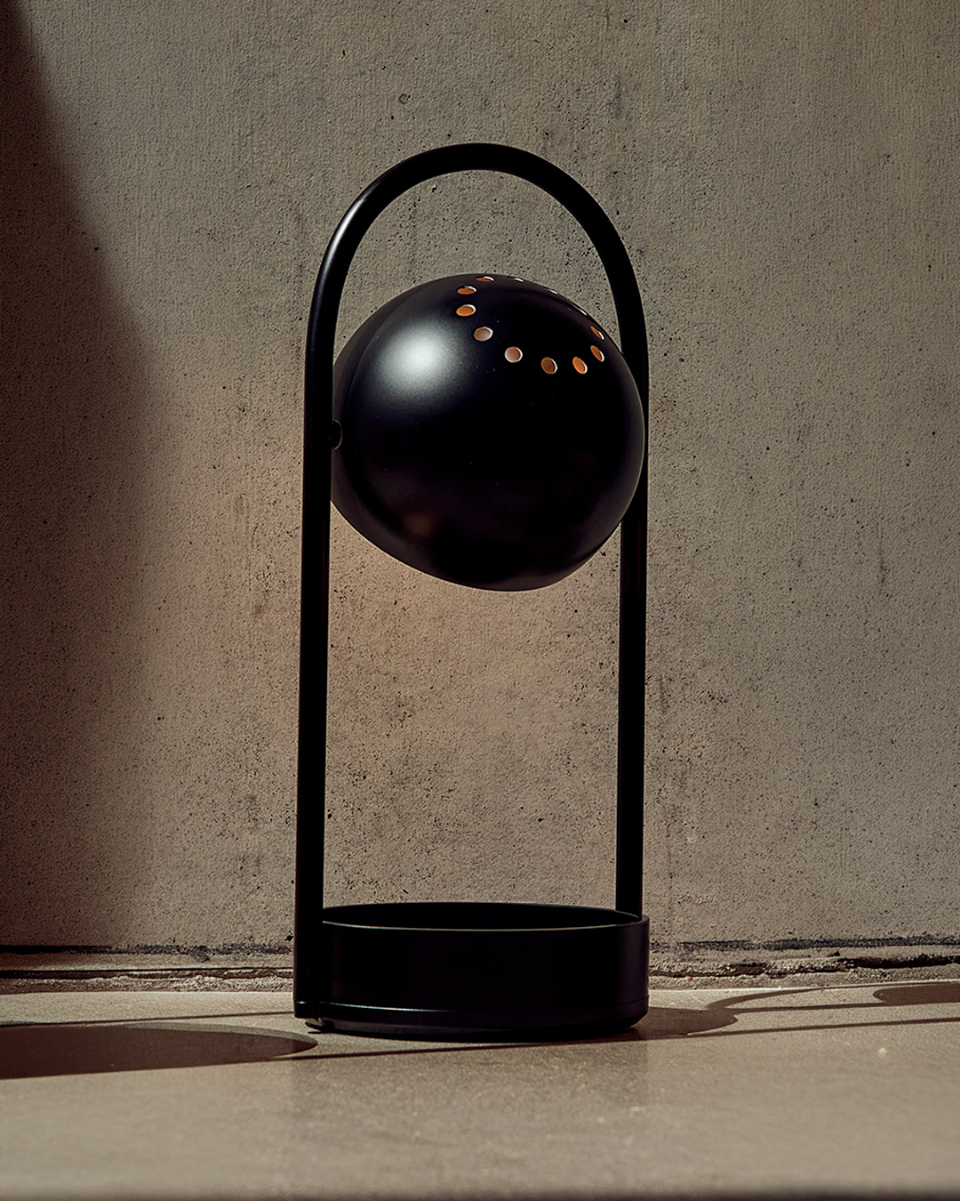 Funktionel og transportabel Ball bordlampe