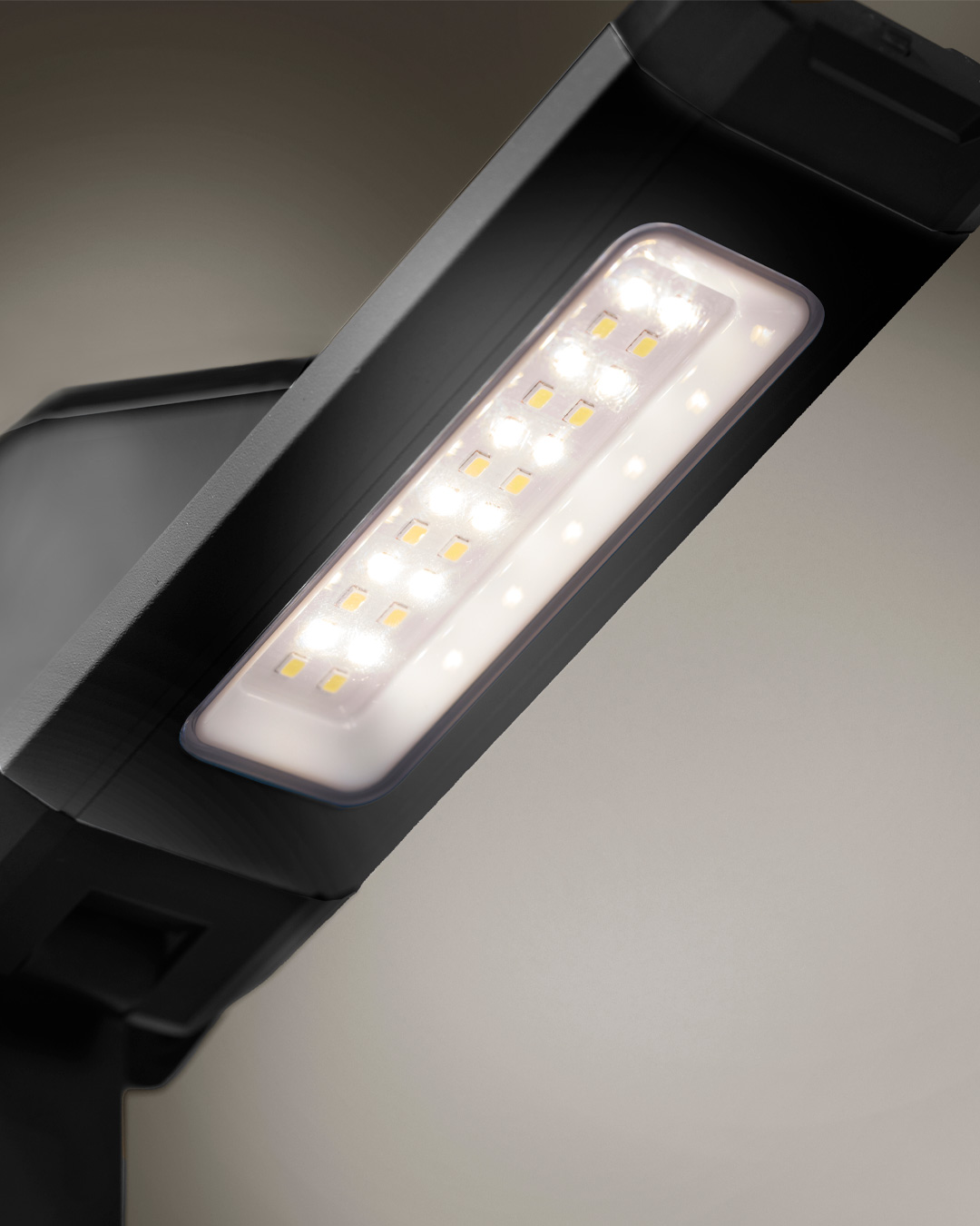 Fleksibel arbejdslampe med justerbart lys