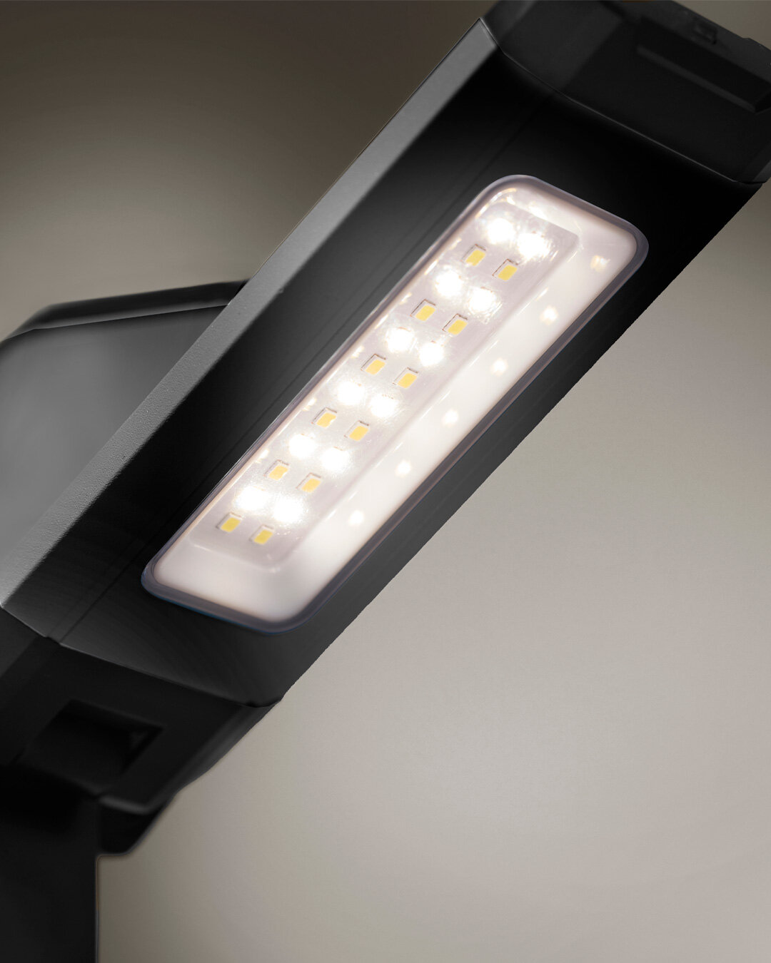 Fleksibel arbejdslampe med justerbart lys