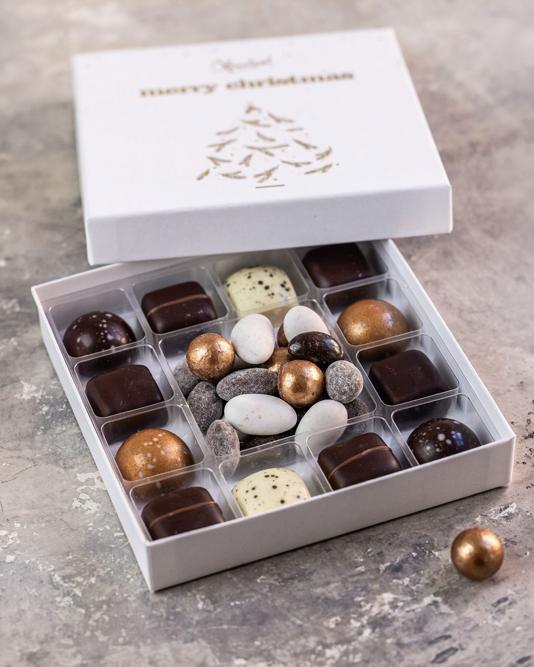 Smagfuld Chokoladeæske Med Fyld Og Dragé - 170 g