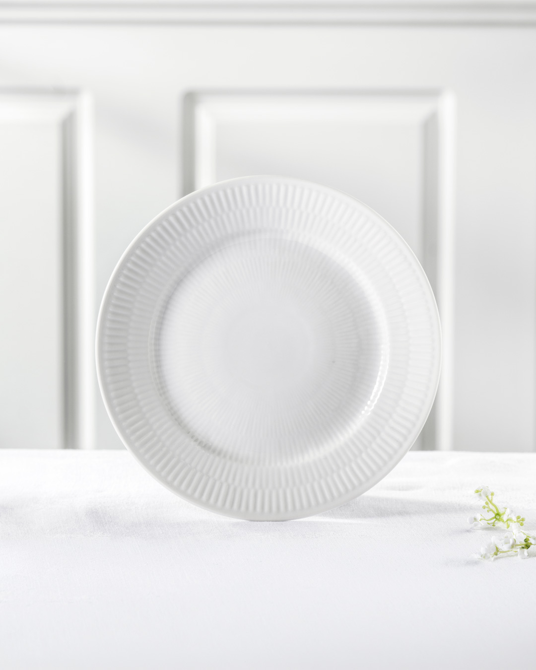 Elegant Hvid Riflet frokosttallerken - 19 cm