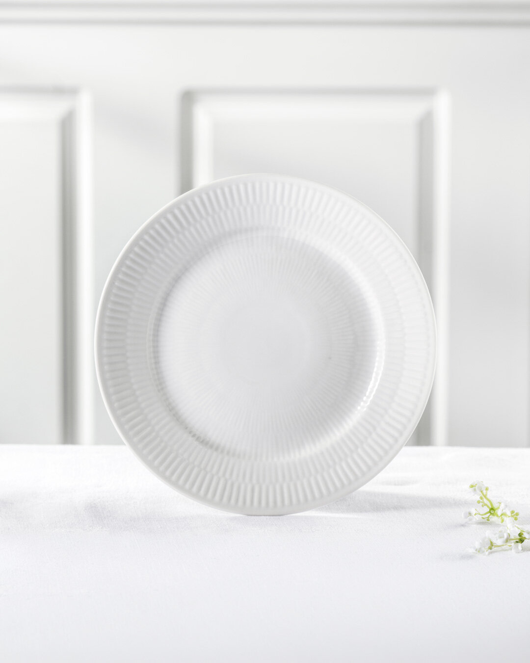 Elegant Hvid Riflet frokosttallerken - 19 cm