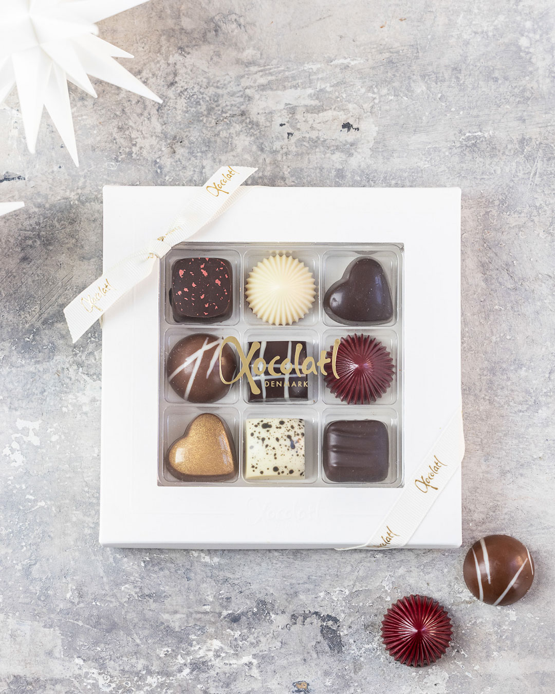 Elegant æske med fyldte chokolader - 80 g
