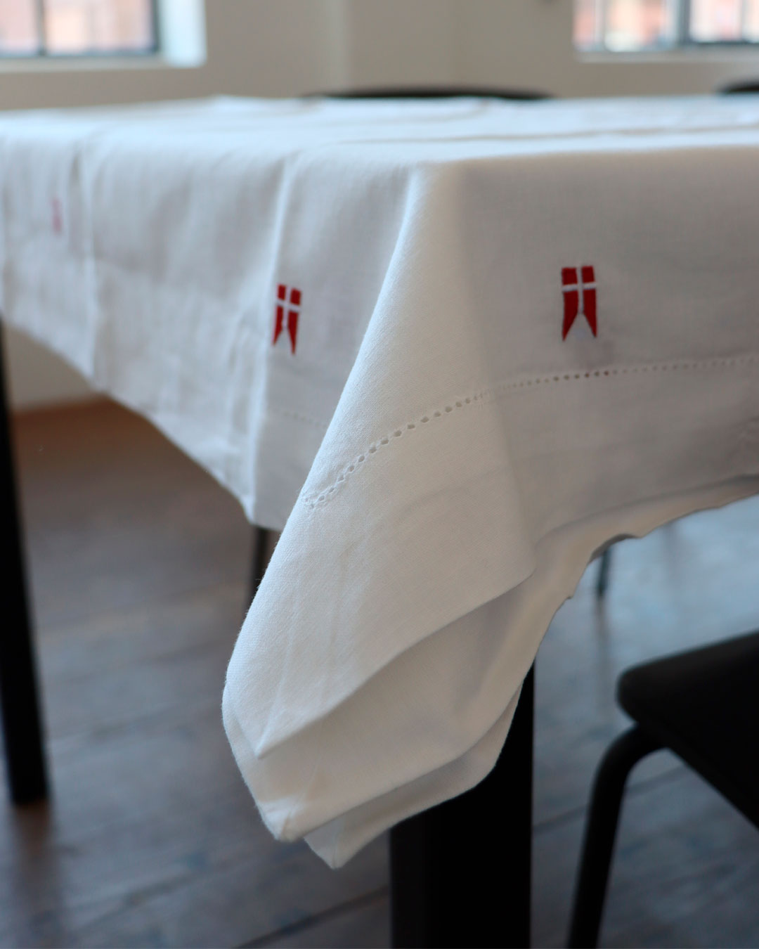 Eksklusiv fødselsdagsdug med flag