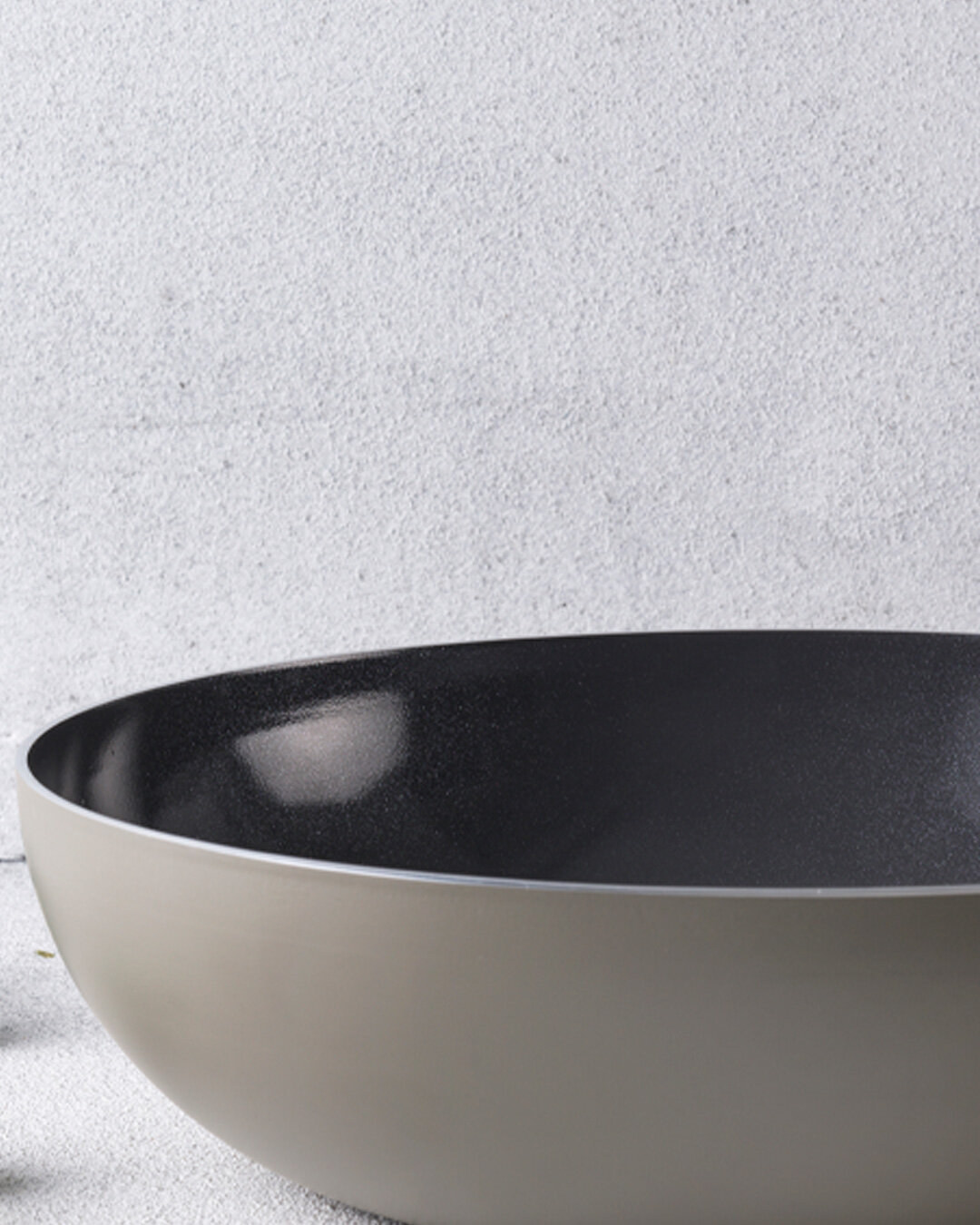 Rymlig wok i återvunnet aluminium