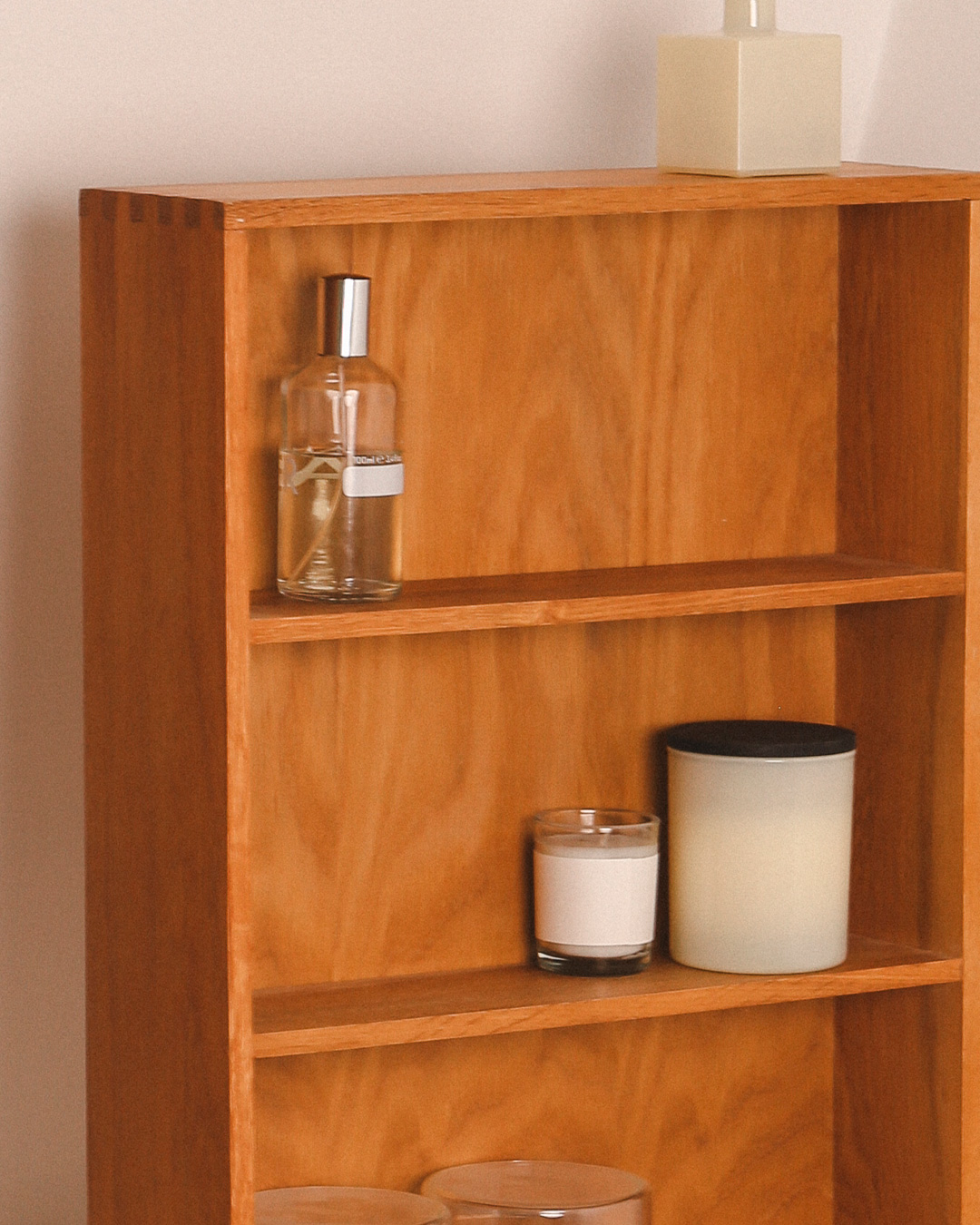 Elegant KA35 reol i FSC-egetræ