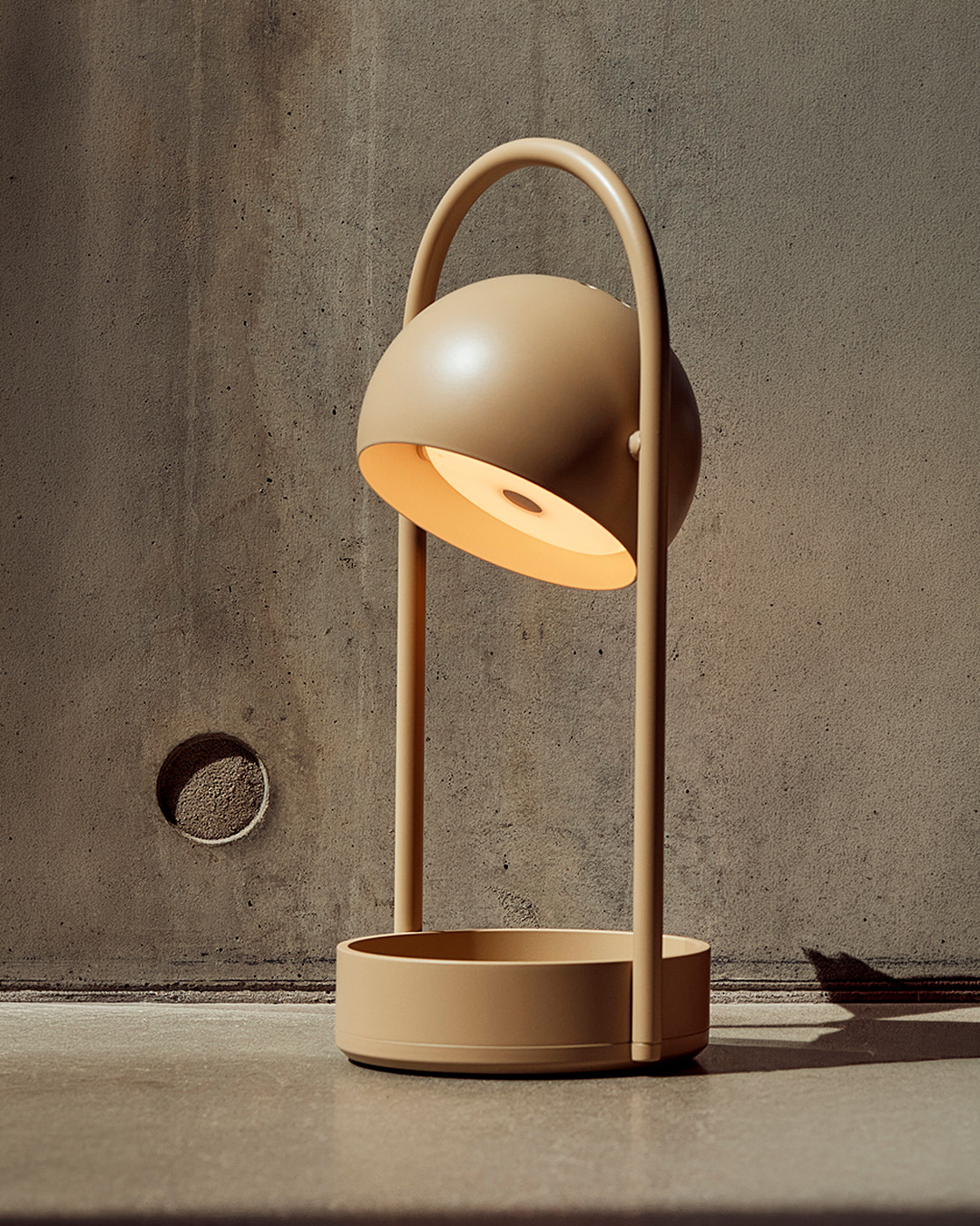 Funktionel og transportabel Ball bordlampe