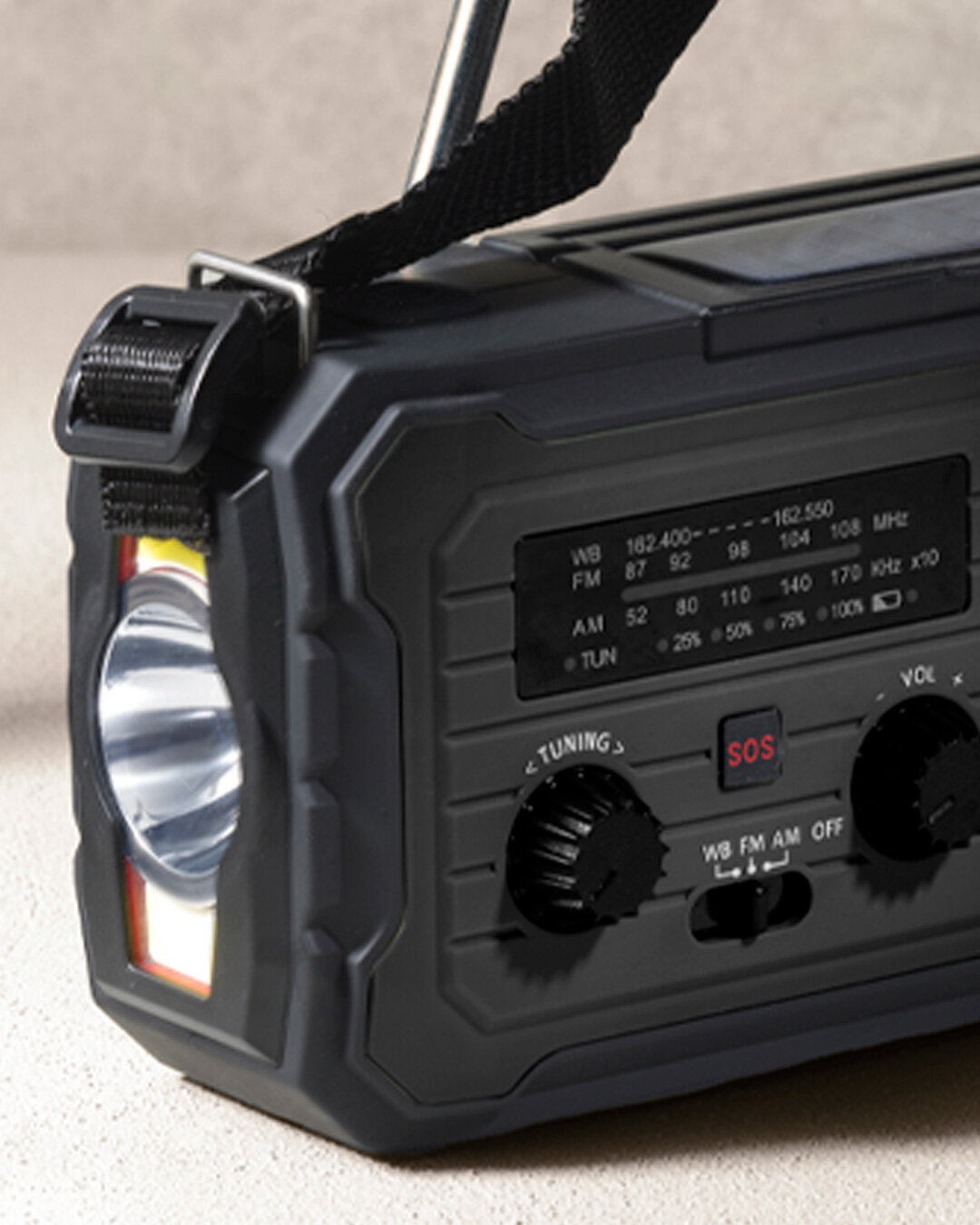 Nödradio med solceller och powerbank