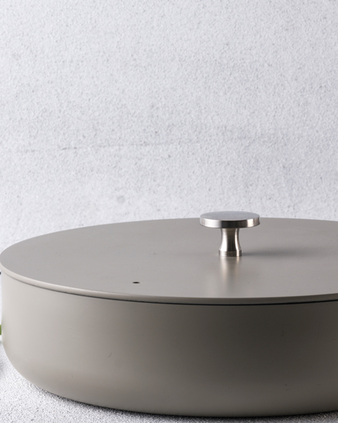 Sautepande med låg i genanvendt aluminium