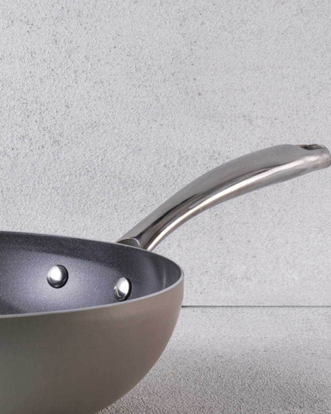 Rummelig wok i genanvendt aluminium