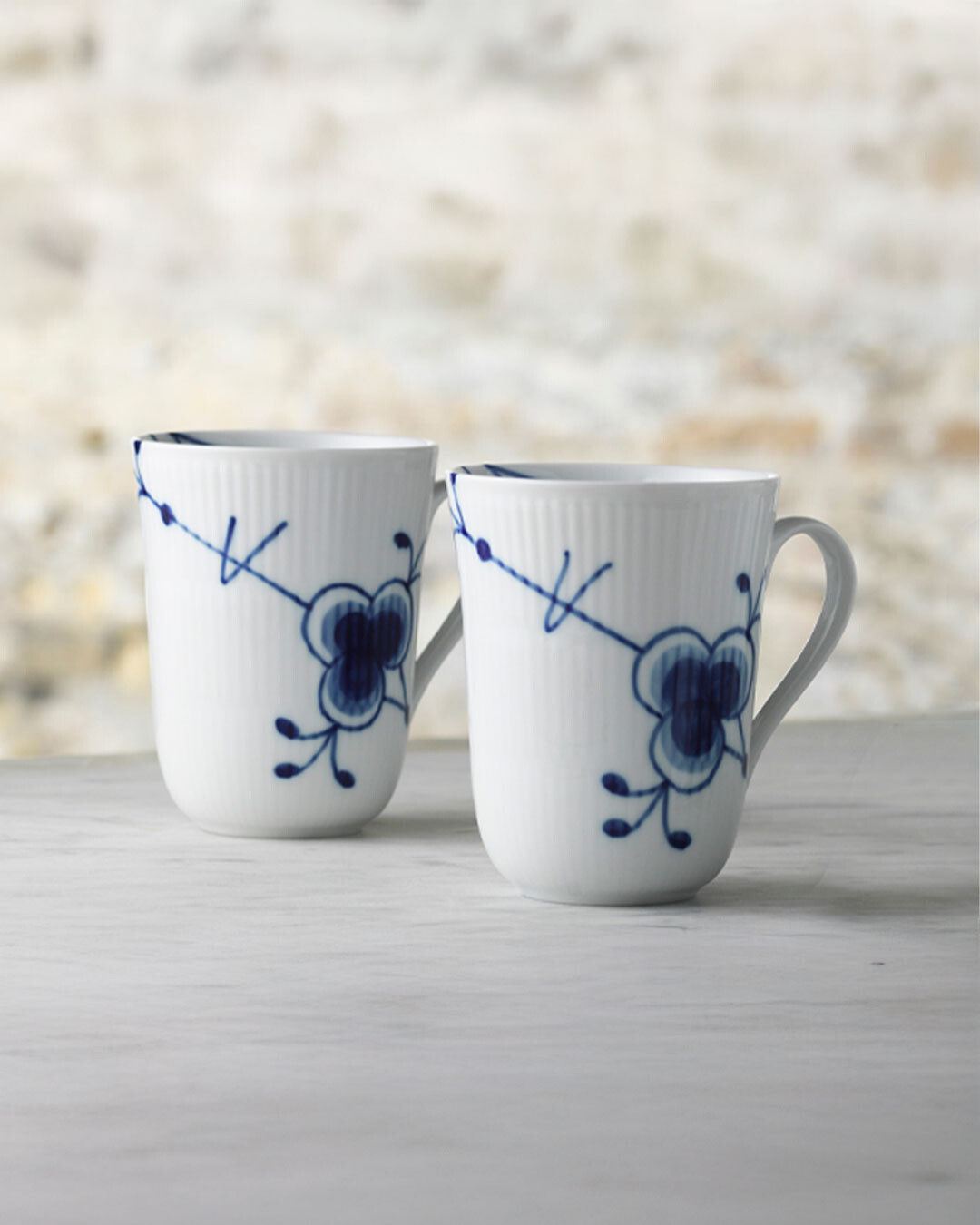 Krus i klassisk og moderne porcelænsdesign