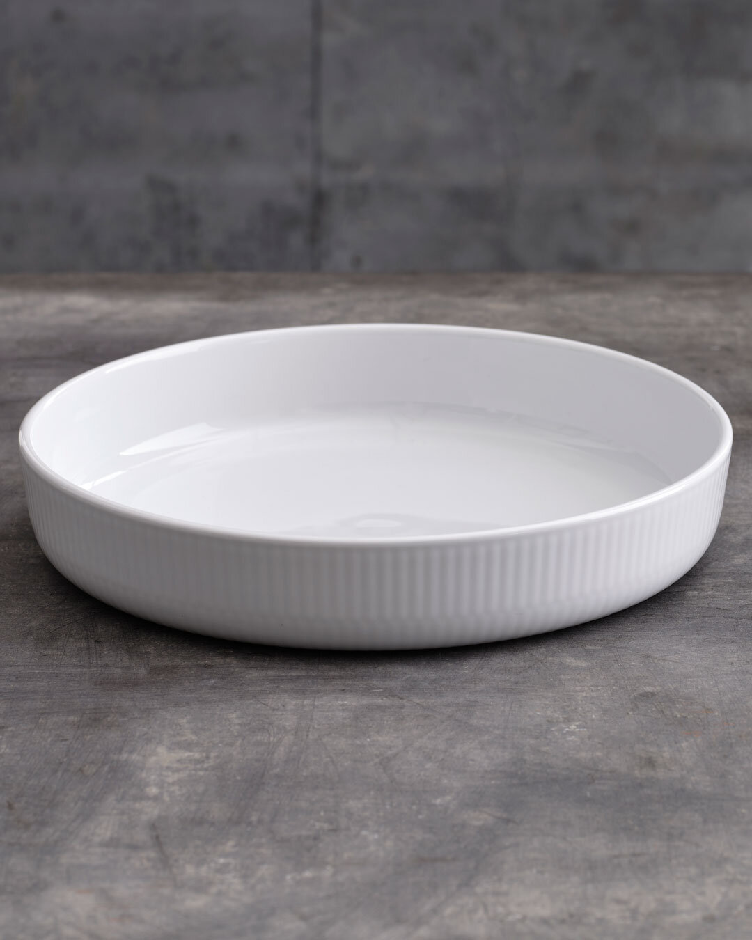 Ovnfast fad i klassisk riflet porcelæn - 27 cm