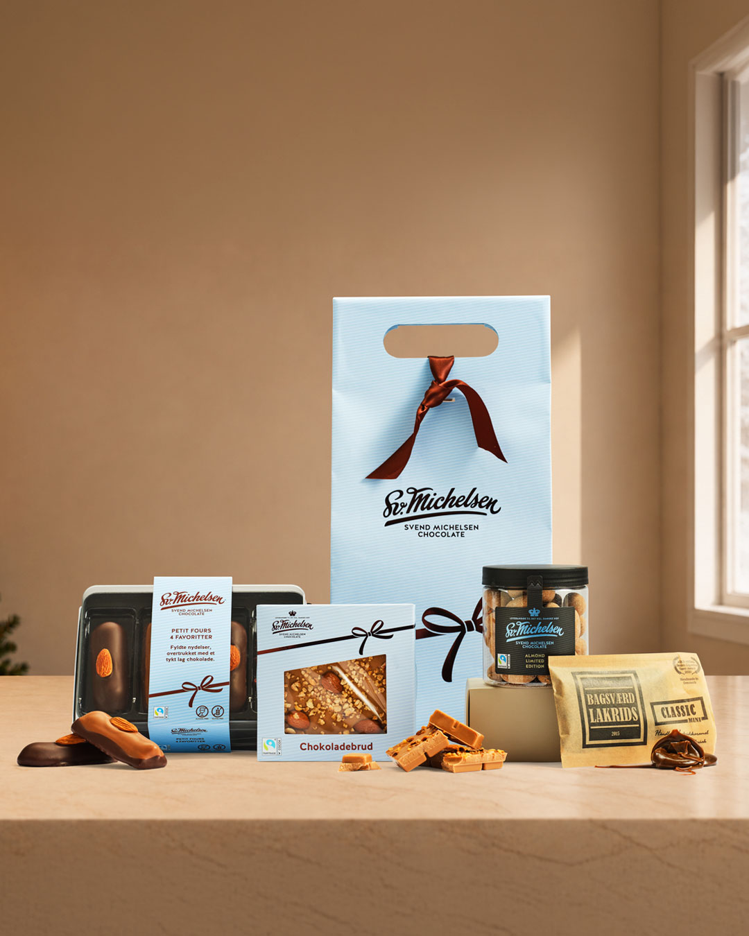 Elegant gavepose med chokolade og lakrids