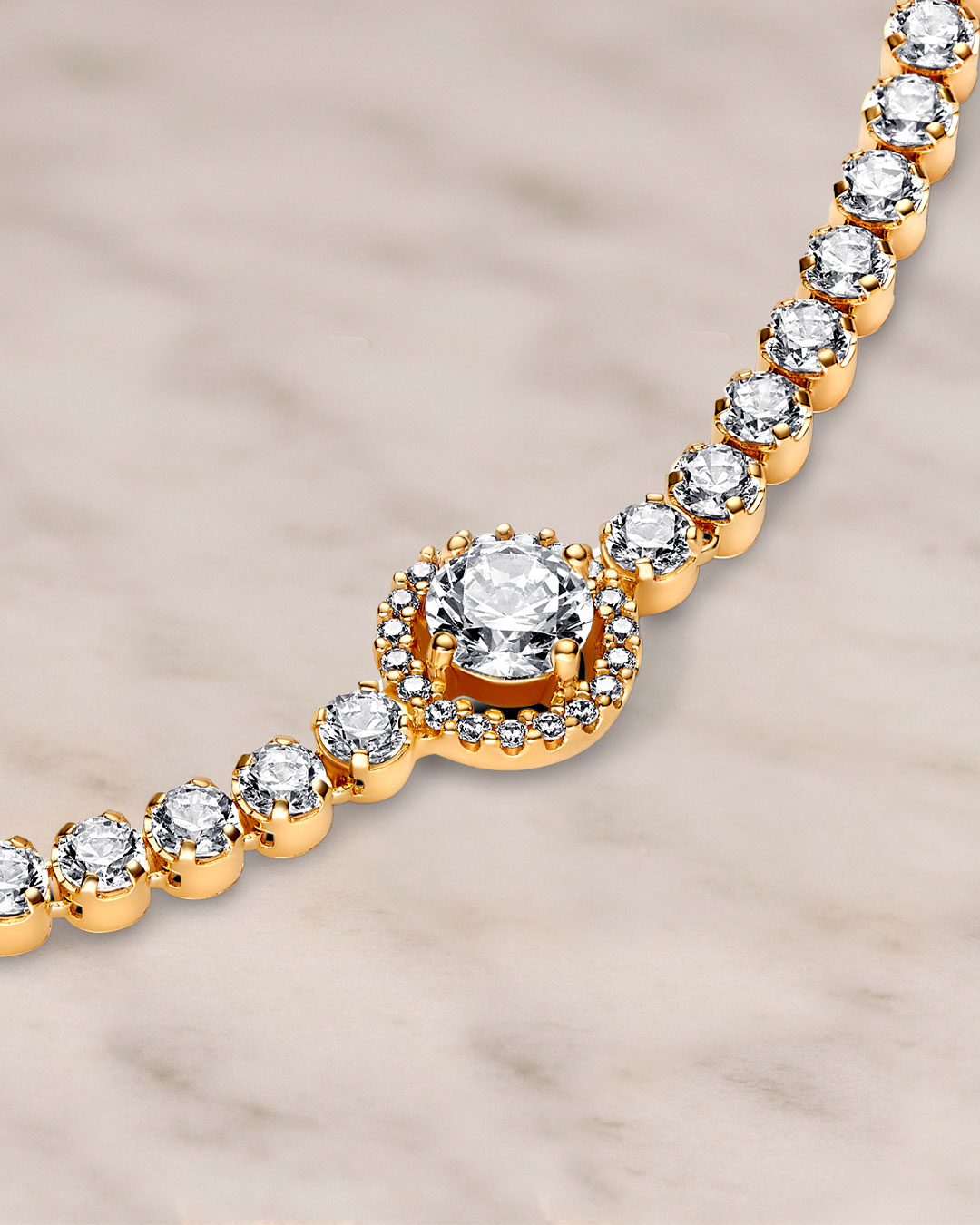 Tennisarmbånd med elegant halo-design