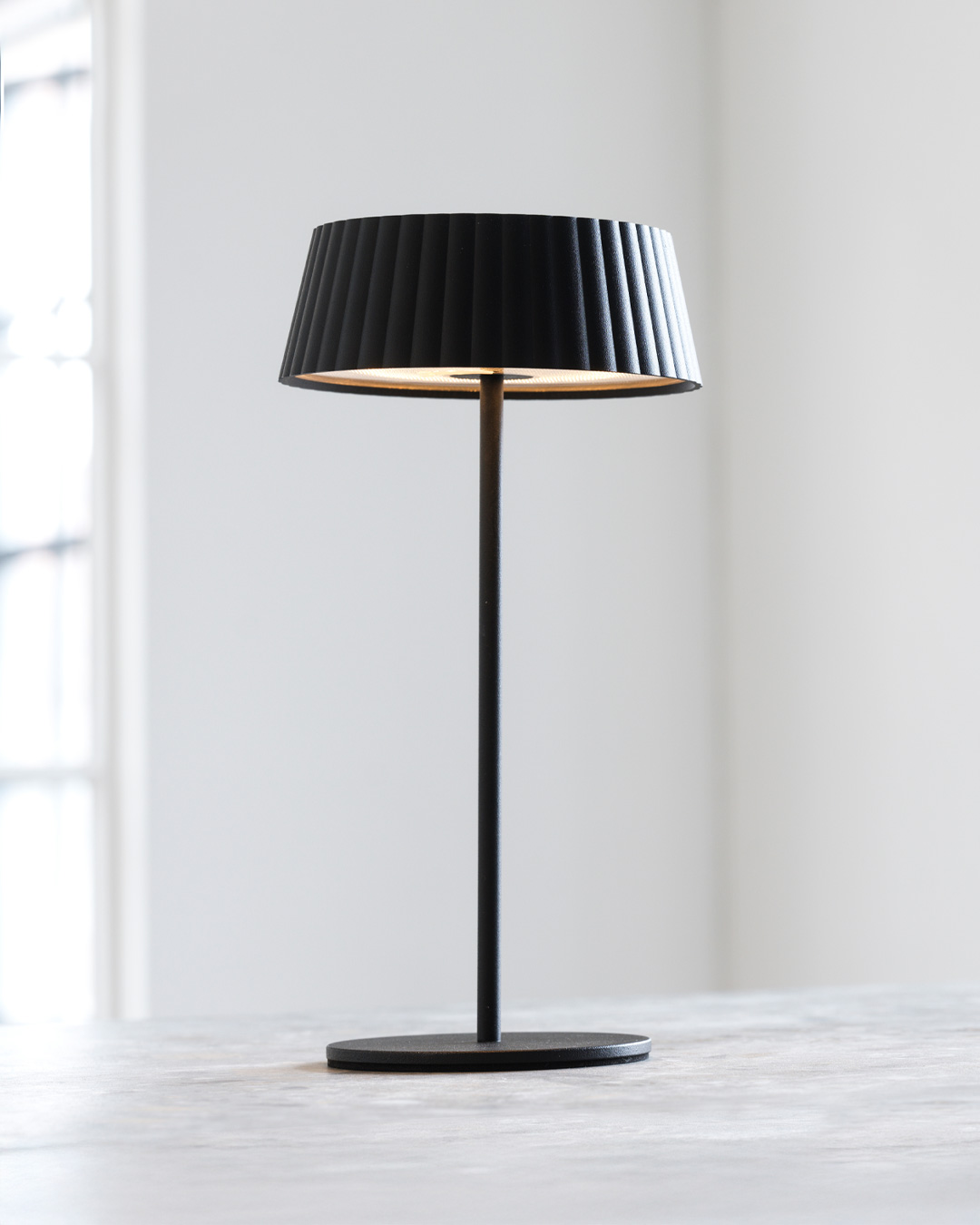 Plaid og solcellelampe til inde og ude